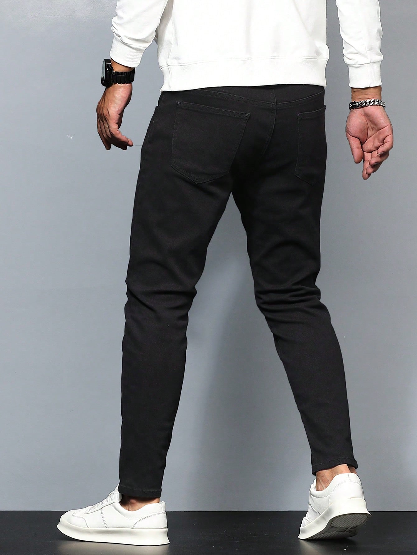 Calça Masculina Jeans Slim Fit Com Bolsos Diagonais E Design Moderno Calça Masculina Jeans Slim Fit Com Bolsos