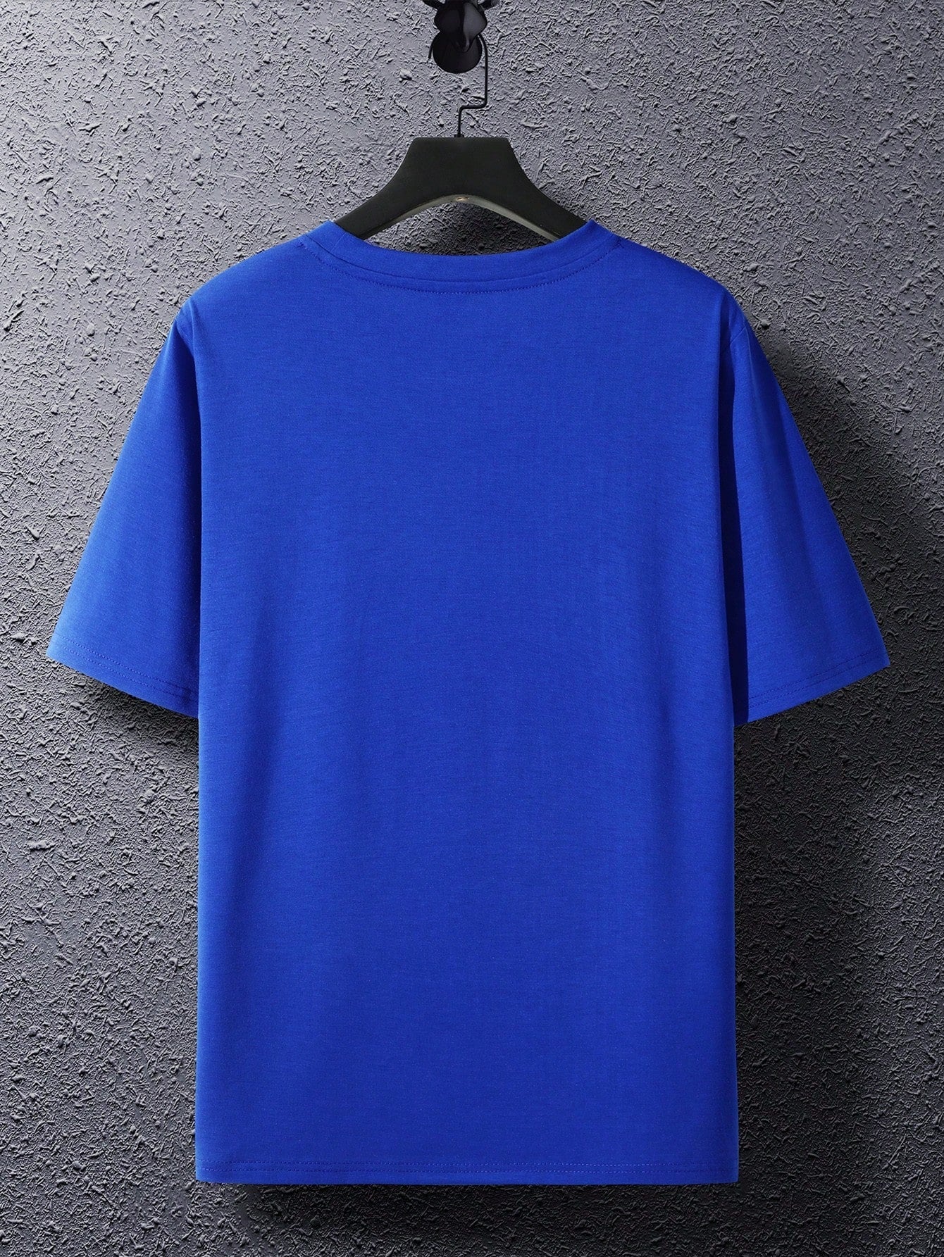 Camiseta Masculina Oversized Estampa De Cruz Minimalista Camiseta Masculina Oversized Estampa De Cruz Minimalista