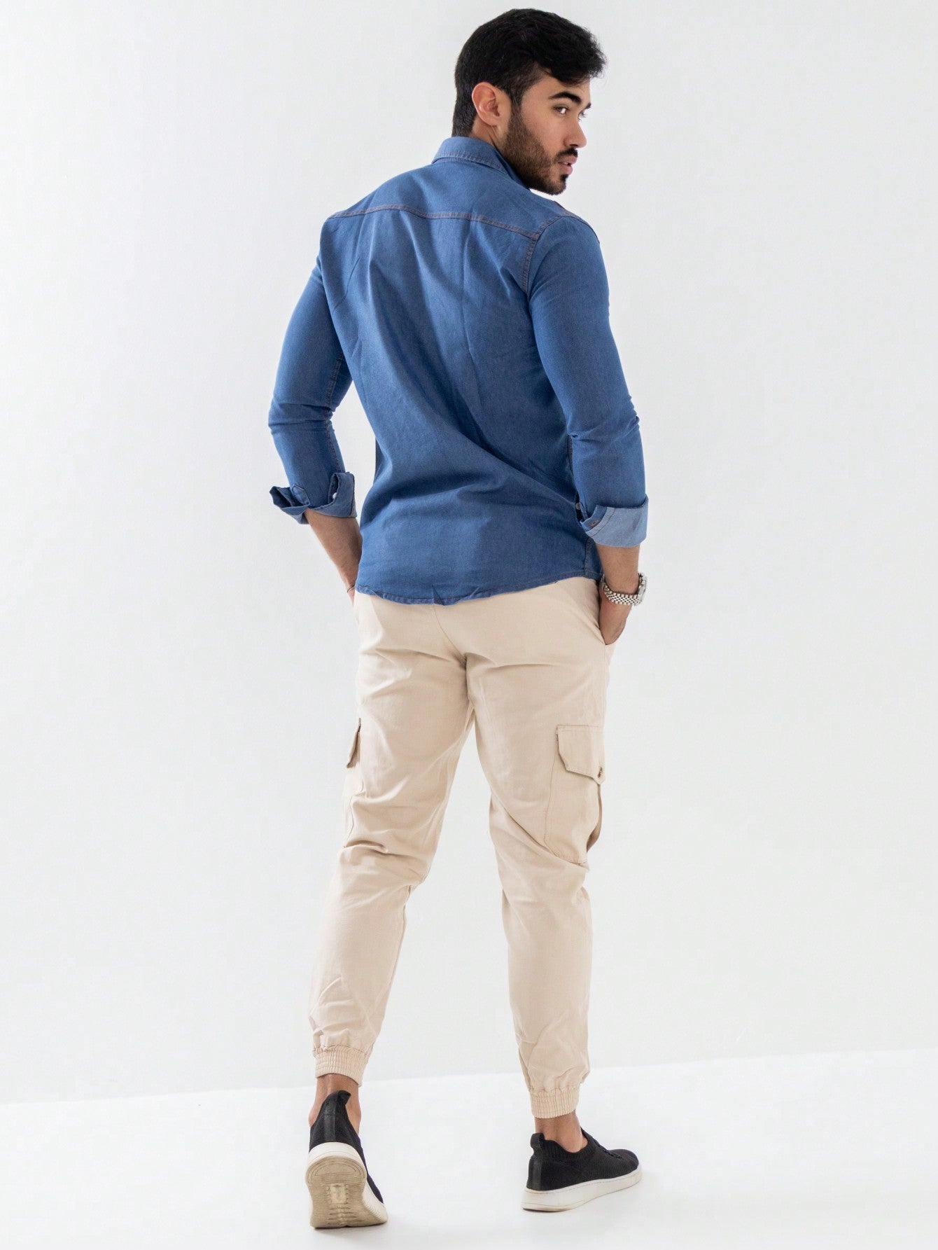 Calça Masculina Jeans Slim Fit Com Lavagem Média E Estilo Casual Calça Masculina Jeans Slim Fit Com Lavagem Média E