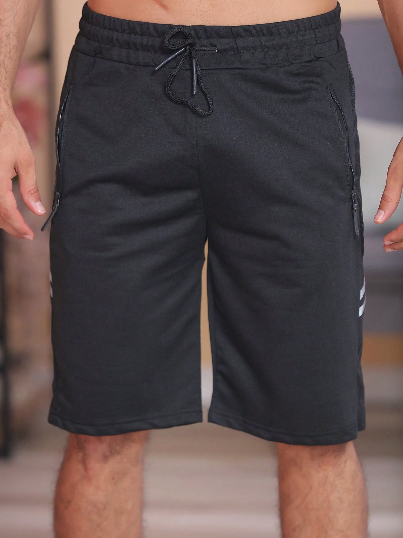 Bermuda Masculina Esportiva Com Zíper Lateral E Estilo Fitness Bermuda Masculina Esportiva Com Zíper Lateral E Estilo