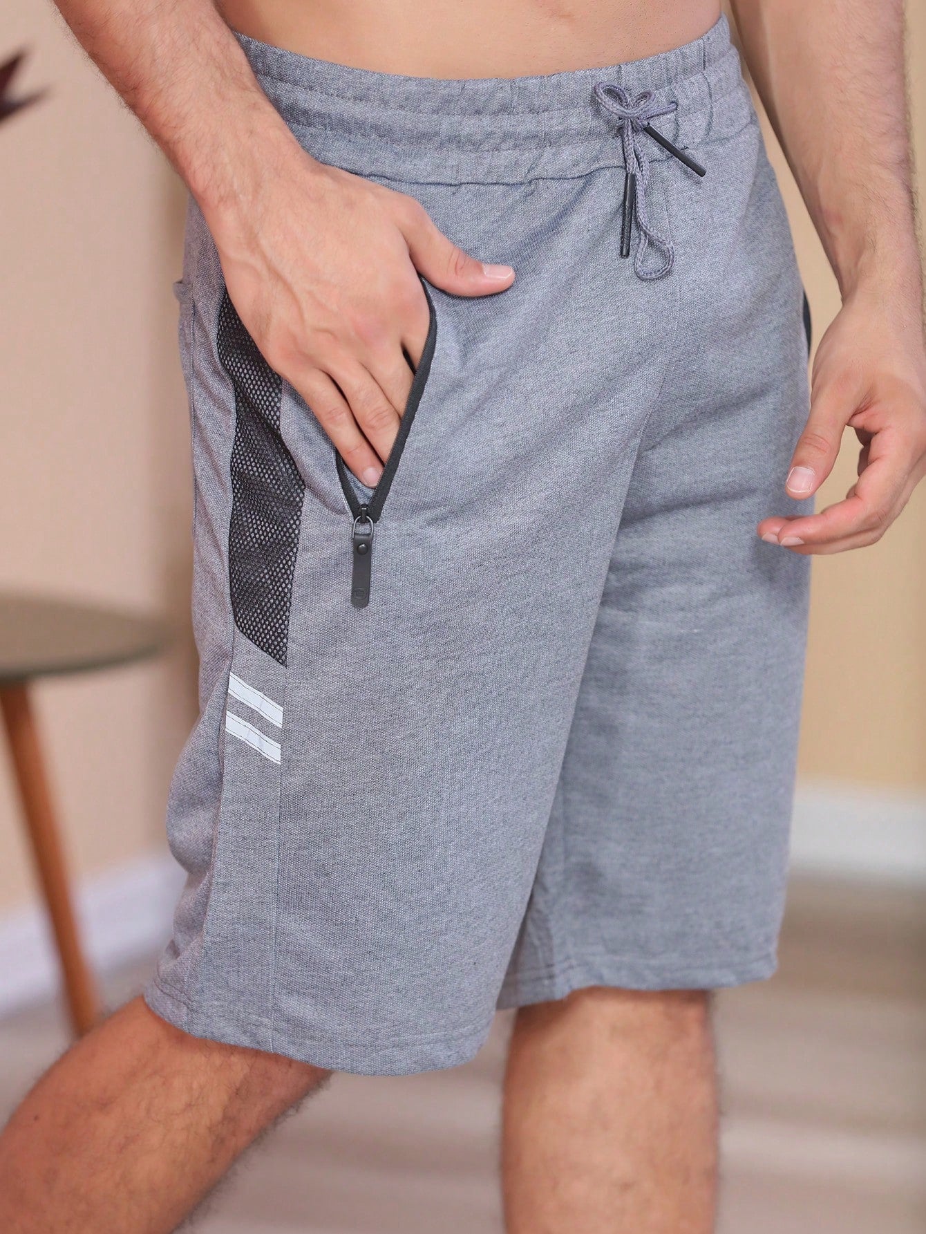 Bermuda Masculina Esportiva Com Zíper Lateral E Estilo Fitness Chumbo / PP Bermuda Masculina Esportiva Com Zíper