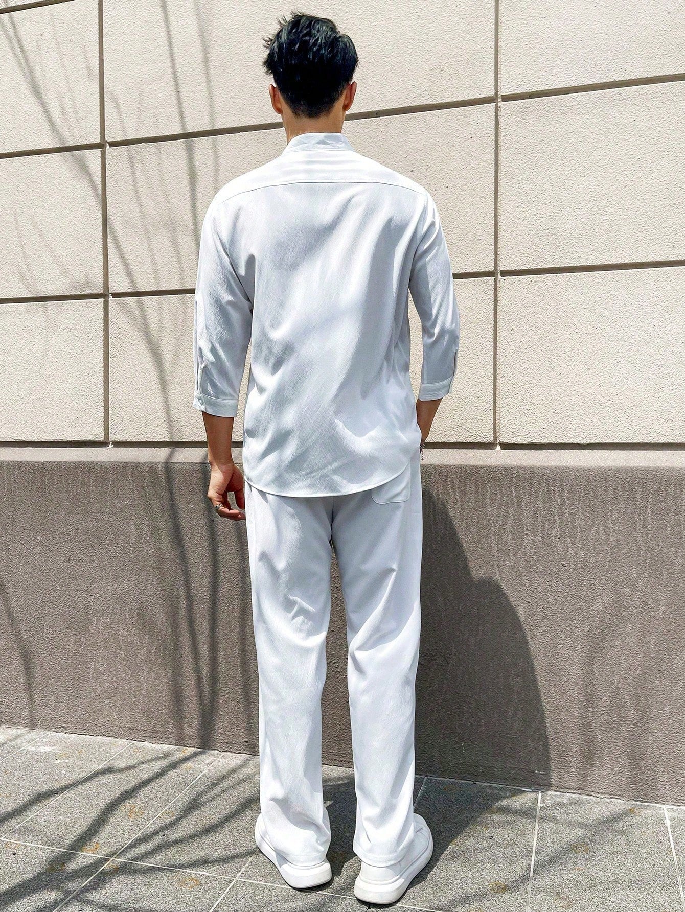 Conjunto Masculino Camisa De Botão E Calça Com Cordão Ajustável Conjunto Masculino Camisa De Botão E Calça Com Cordão