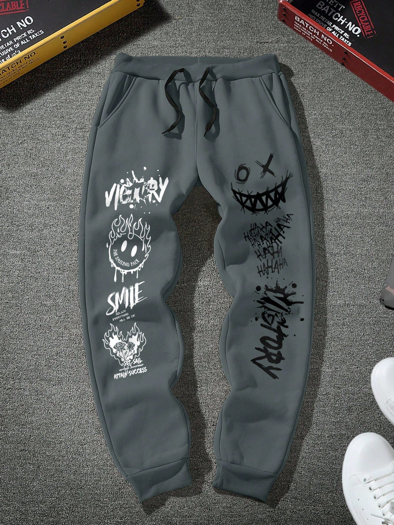 Calça Masculina Jogger Com Estampas Grafitadas Urbanas Calça Masculina Jogger Com Estampas Grafitadas Urbanas