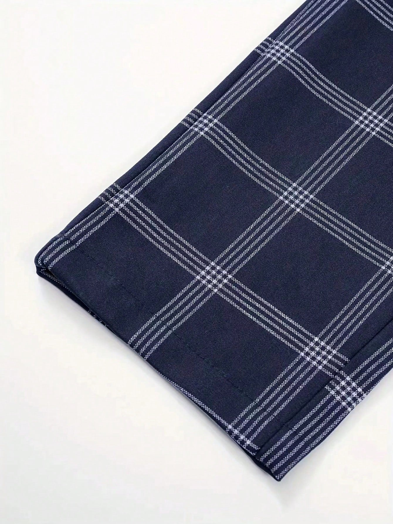 Calça Masculina Alfaiataria Slim Fit Com Estampa Xadrez Moderna Calça Masculina Alfaiataria Slim Fit Com Estampa Xadrez