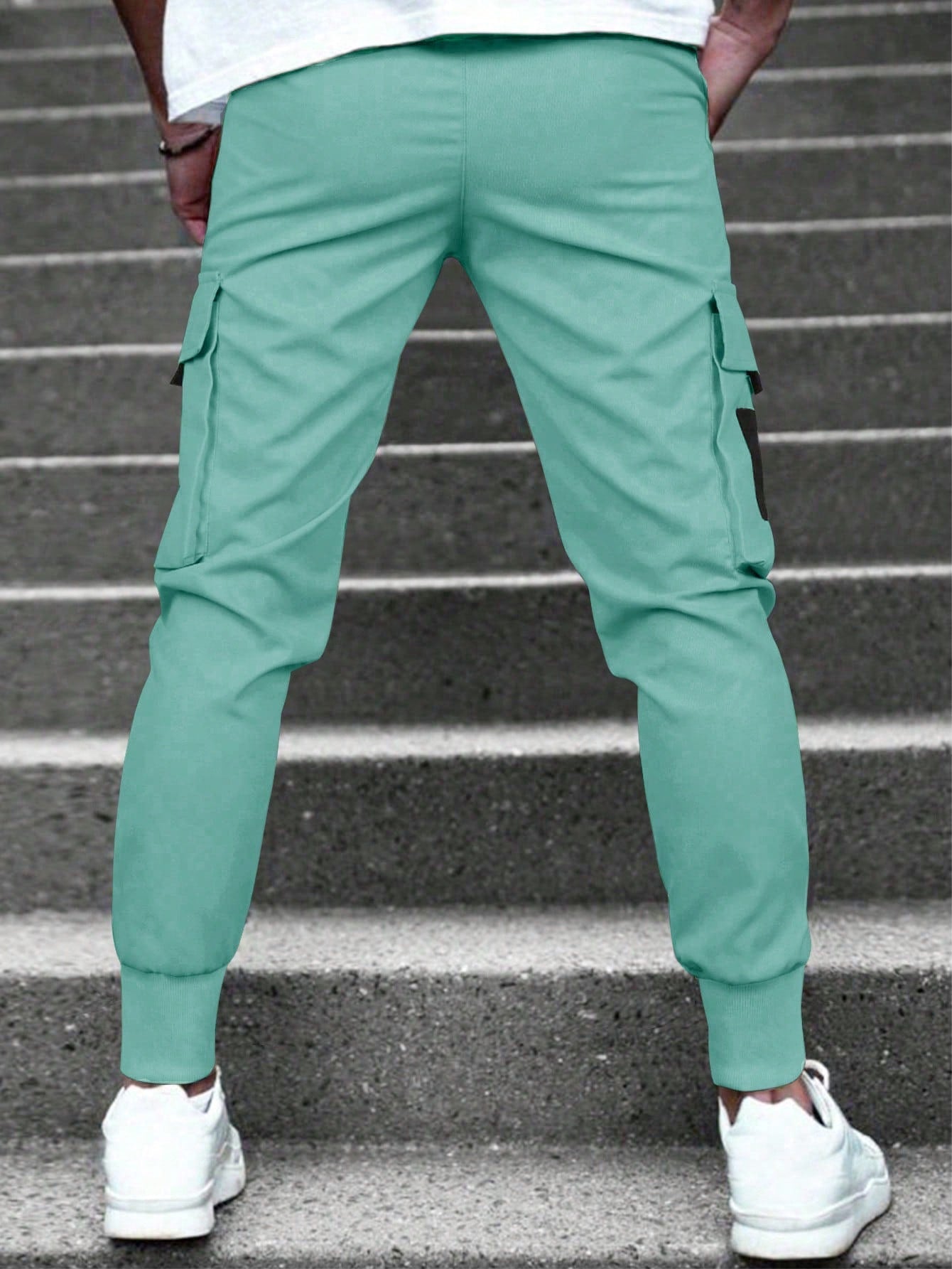 Calça Masculina Cargo Solta Bolsos Sobrepostos E Blocos De Cor Calça Masculina Cargo Solta Bolsos Sobrepostos E Blocos