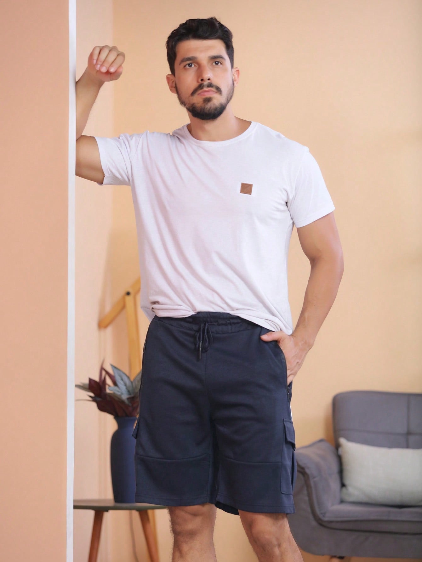 Shorts Masculino Cargo Com Listras Laterais E Bolsos Funcionais Shorts Masculino Cargo Com Listras Laterais E Bolsos