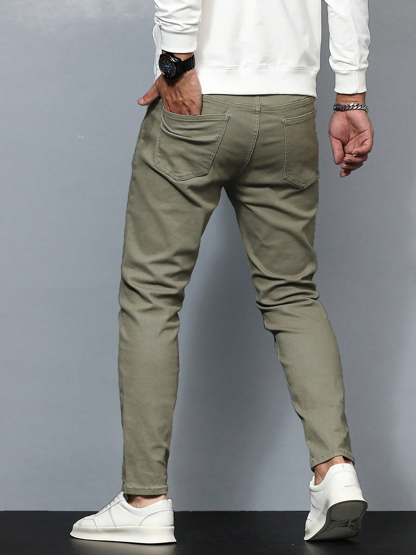 Calça Masculina Jeans Slim Fit Com Bolsos Diagonais E Design Moderno Calça Masculina Jeans Slim Fit Com Bolsos