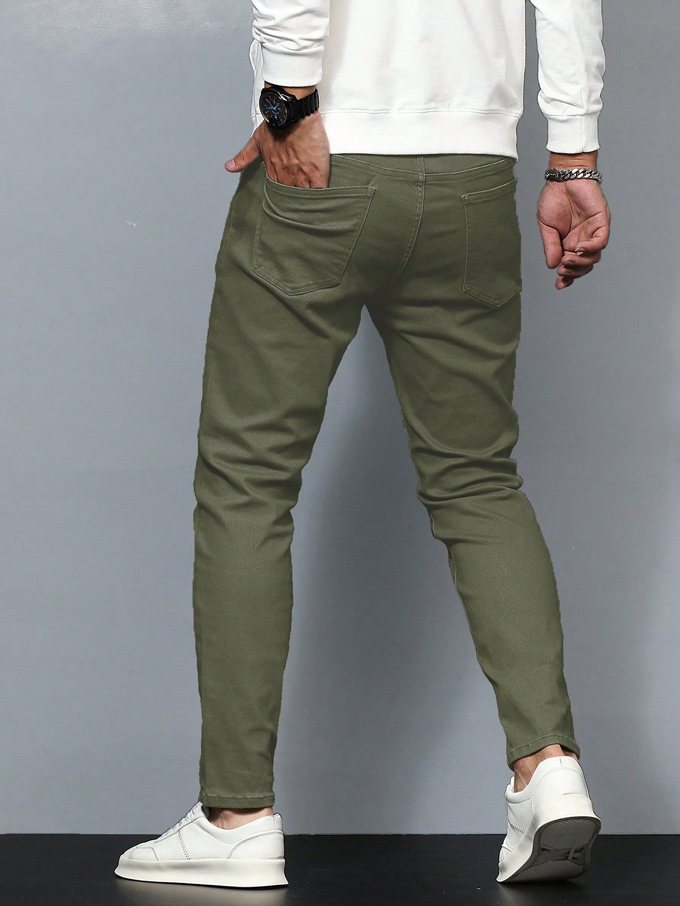 Calça Masculina Jeans Slim Fit Com Bolsos Diagonais E Design Moderno Calça Masculina Jeans Slim Fit Com Bolsos