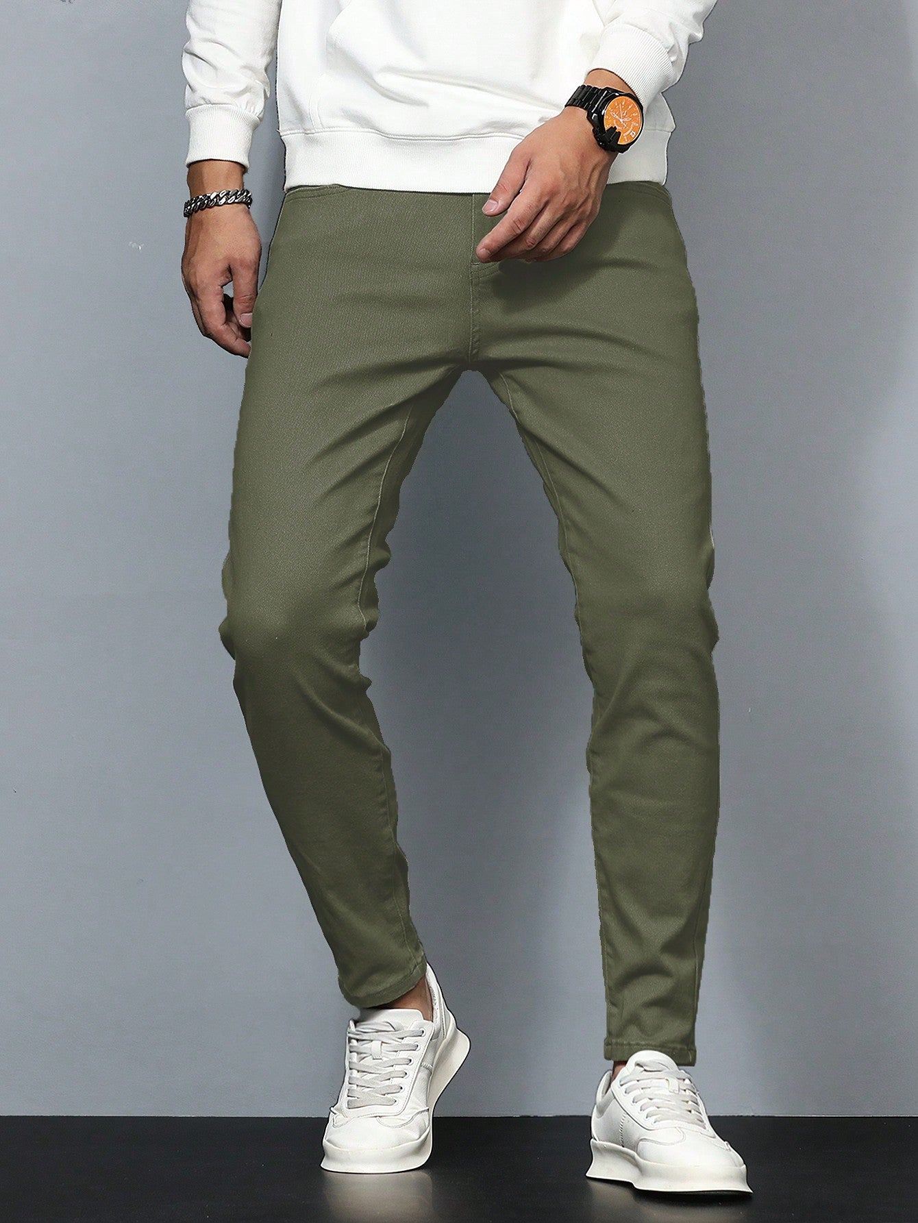 Calça Masculina Jeans Slim Fit Com Bolsos Diagonais E Design Moderno Calça Masculina Jeans Slim Fit Com Bolsos