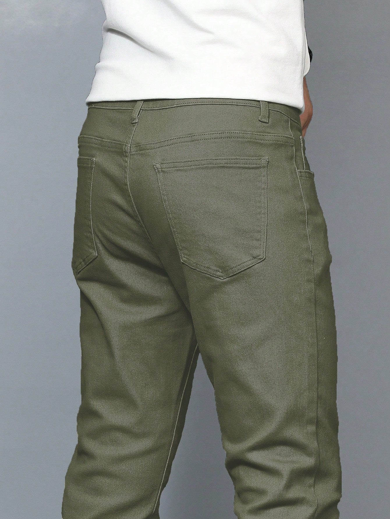 Calça Masculina Jeans Slim Fit Com Bolsos Diagonais E Design Moderno Calça Masculina Jeans Slim Fit Com Bolsos