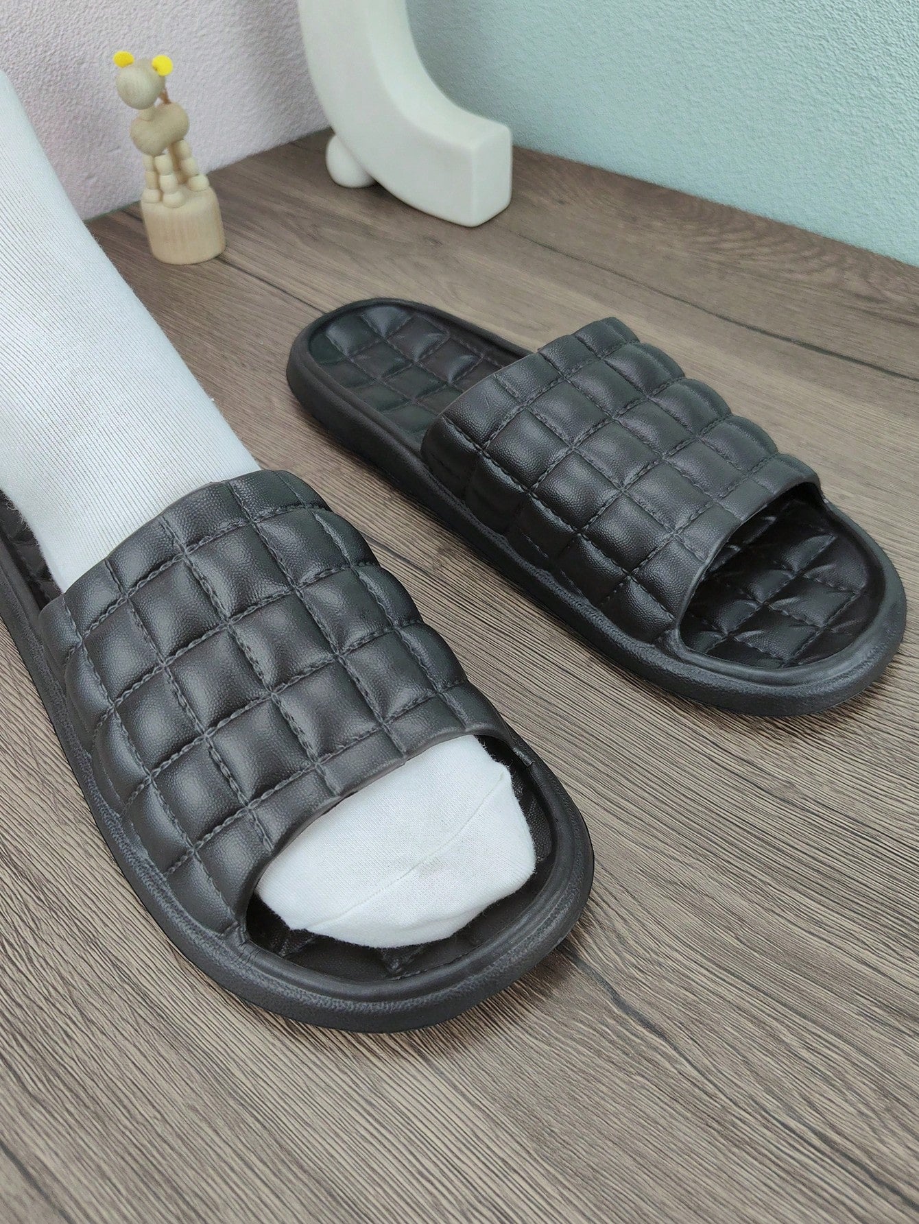 Chinelo Masculino Casual Solado EVA Antiderrapante Tira Preta Chinelo Masculino Casual Solado EVA Antiderrapante Tira