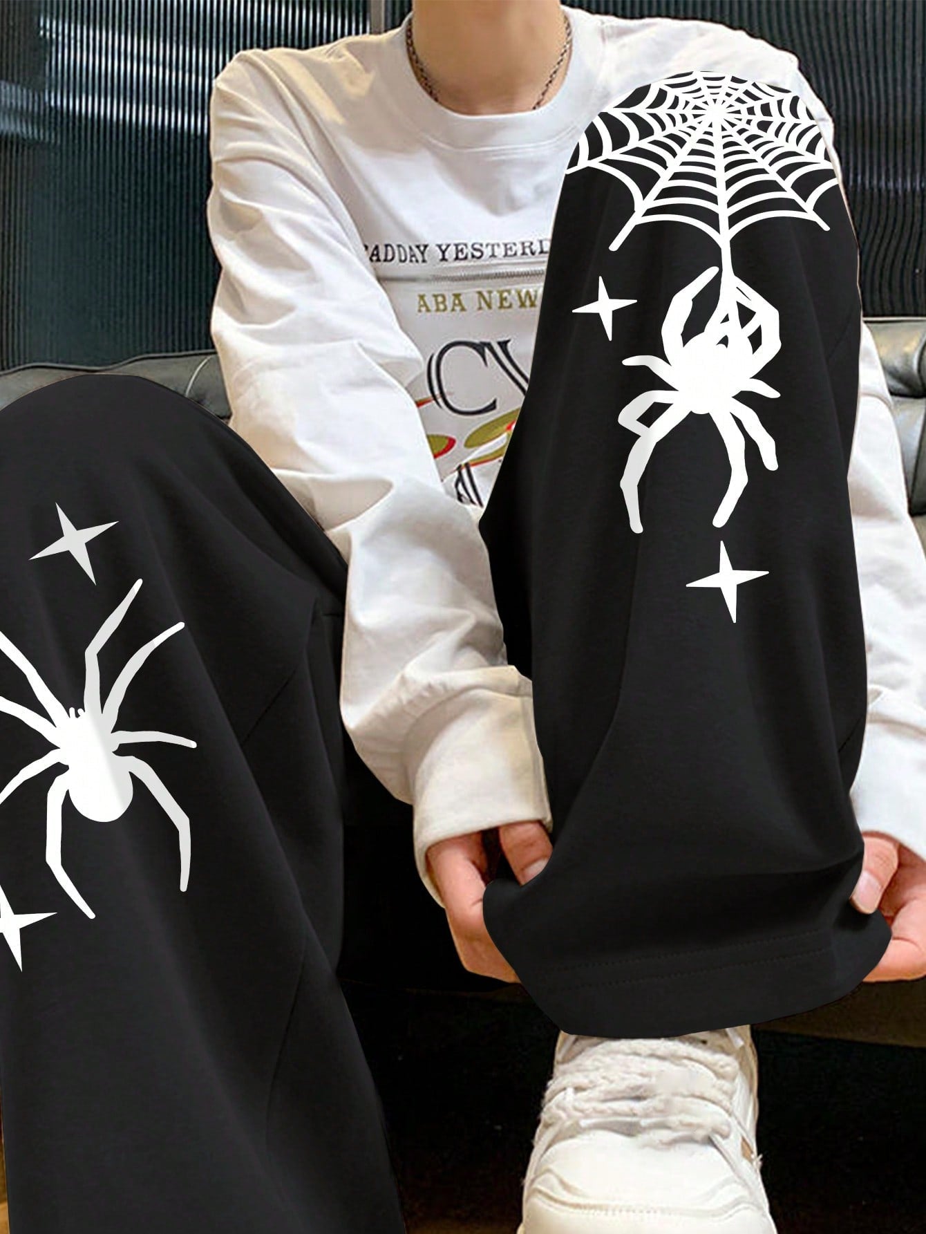 Calça Masculina Cargo Oversized Com Estampa De Aranhas Calça Masculina Cargo Oversized Com Estampa De Aranhas