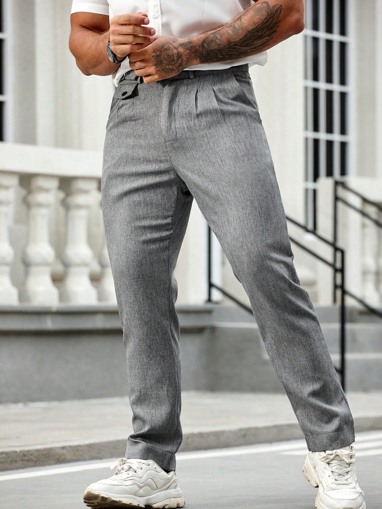 Calça Masculina Social Slim Fit Com Cós Alto E Pregas Frontais Calça Masculina Social Slim Fit Com Cós Alto E Pregas