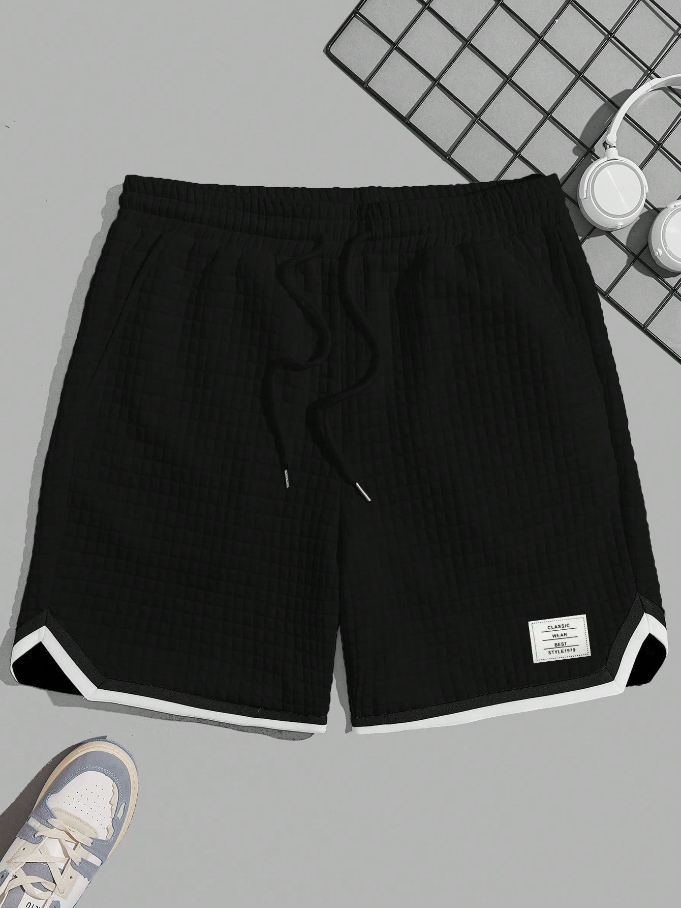 Shorts Masculino Matelassê Cós Ajustável E Detalhes Contrastantes Shorts Masculino Matelassê Cós Ajustável E Detalhes