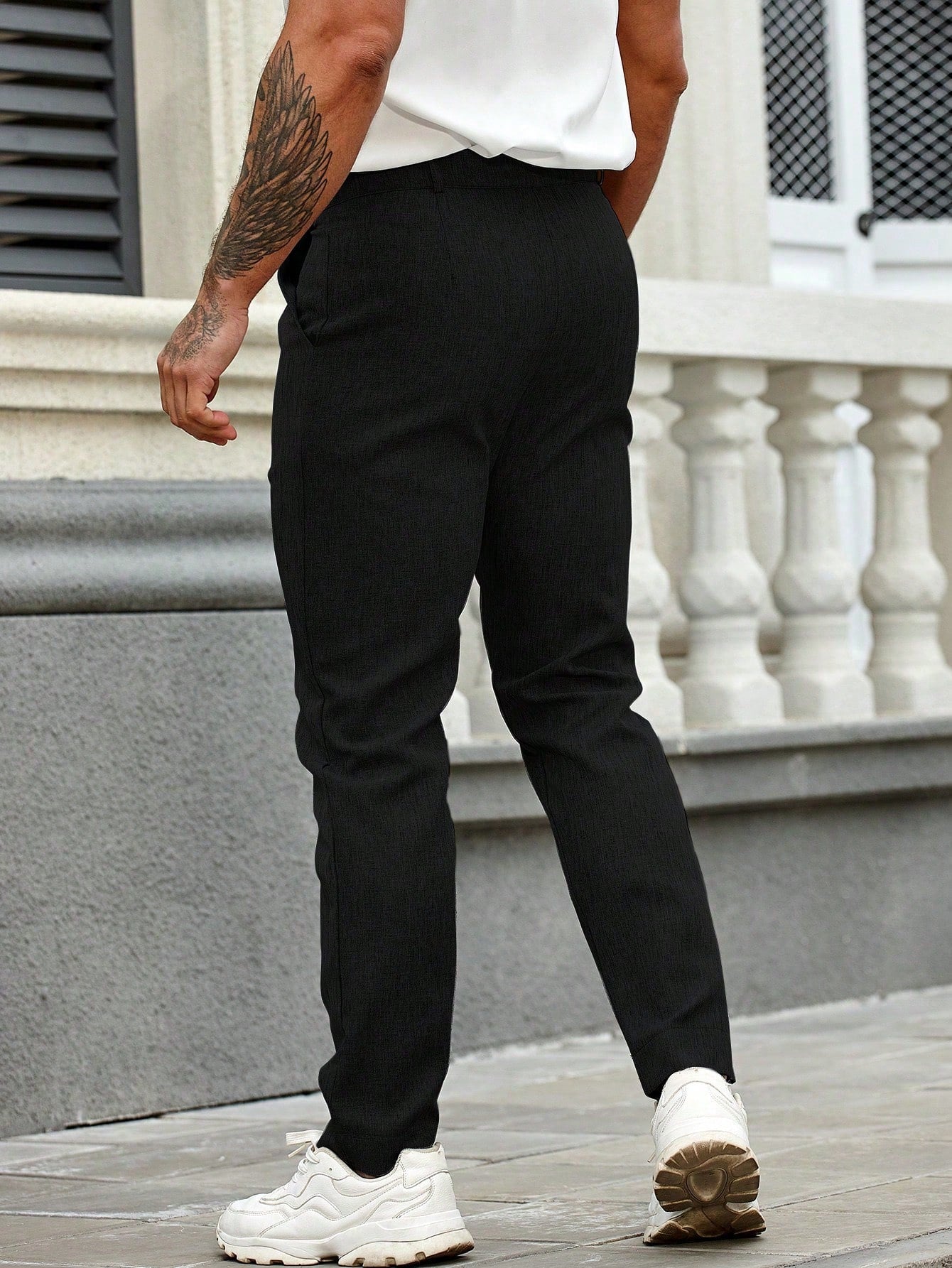 Calça Masculina Social Slim Fit Com Cós Alto E Pregas Frontais Calça Masculina Social Slim Fit Com Cós Alto E Pregas