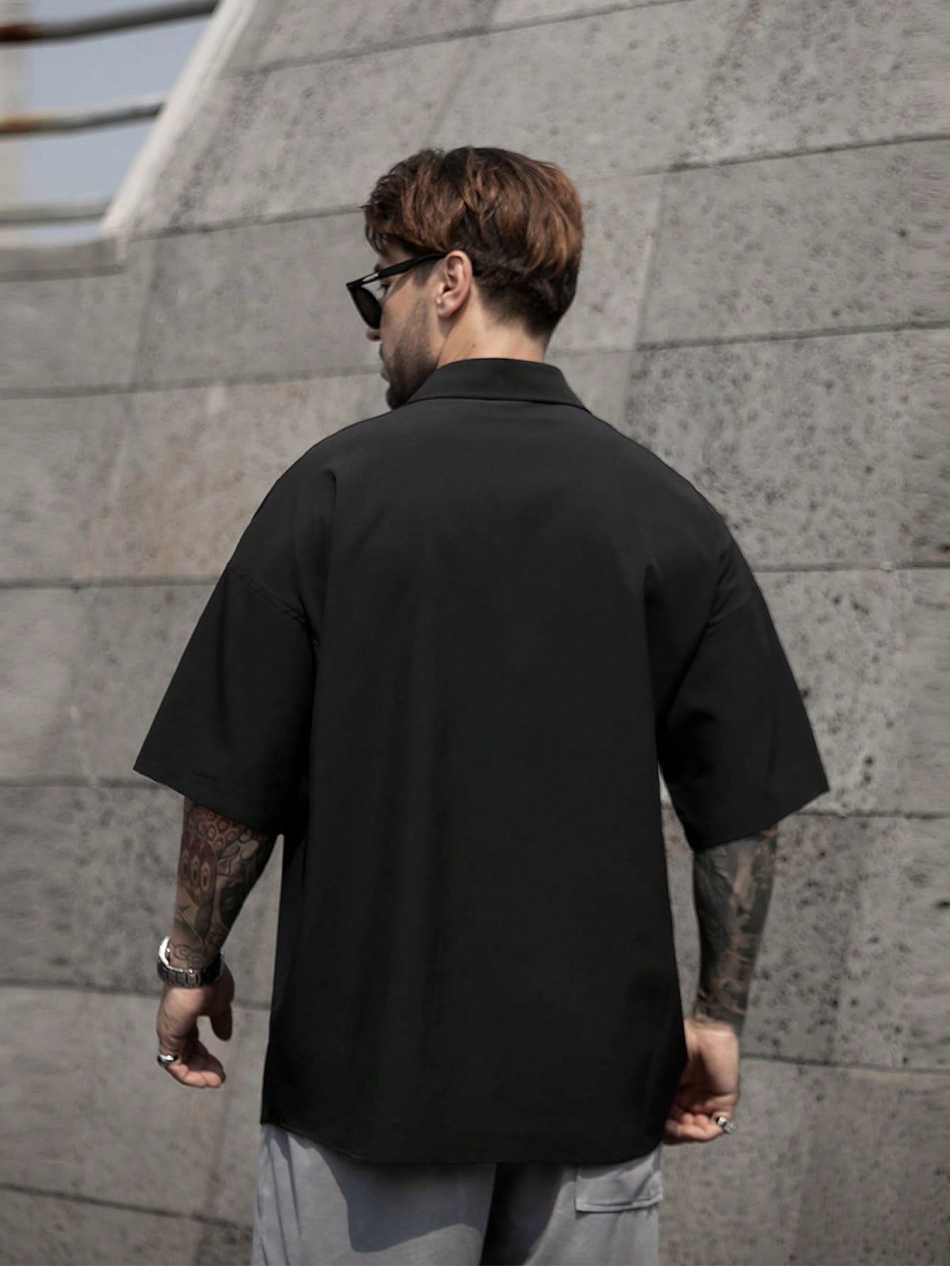 Camisa Masculina De Botão Oversized Visual Minimalista Camisa Masculina De Botão Oversized Visual Minimalista