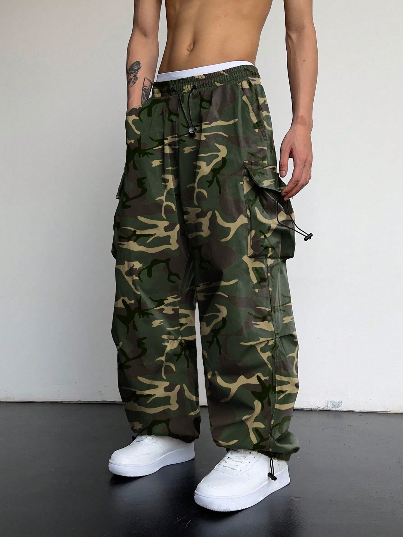 Calça Masculina Cargo Oversized Bolsos Sobrepostos Calça Masculina Cargo Oversized Bolsos Sobrepostos