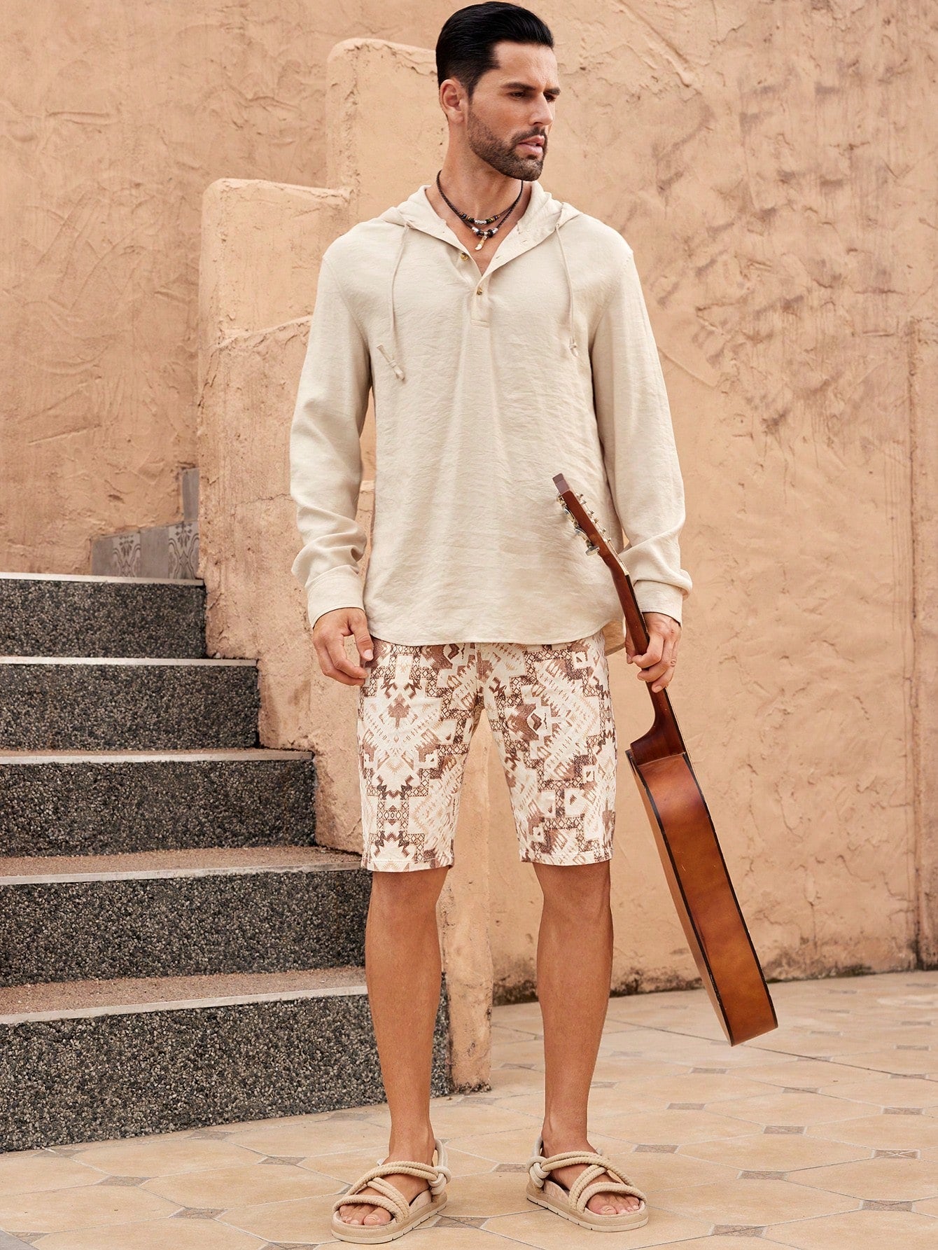 Bermuda Masculina Estampada Com Estilo Étnico Moderno Bermuda Masculina Estampada Com Estilo Étnico Moderno