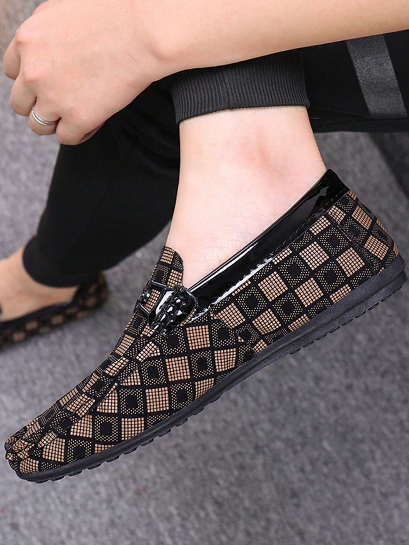 Mocassim Masculino Estampado Casual Com Detalhe Metálico Mocassim Masculino Estampado Casual Com Detalhe Metálico