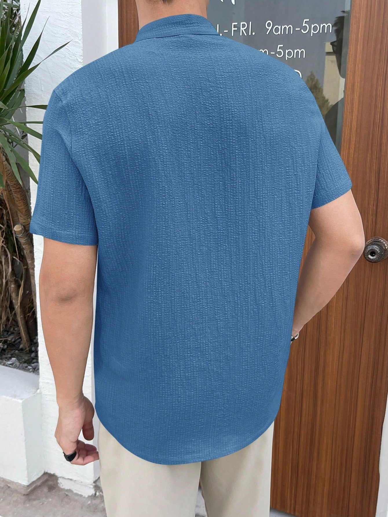 Camisa Masculina Gola Padre Botões Contrastantes Visual Moderno Camisa Masculina Gola Padre Botões Contrastantes Visual