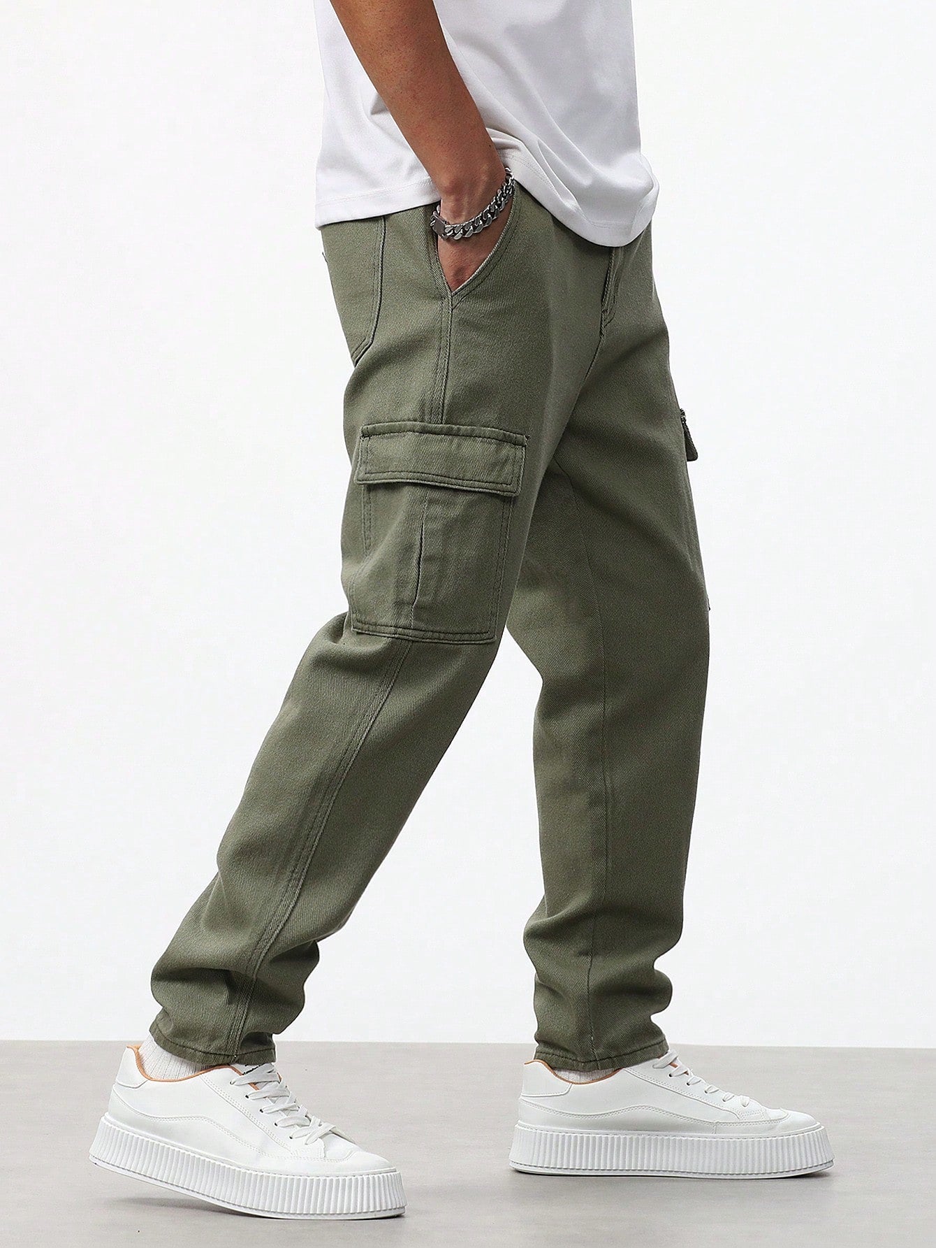 Calça Masculina Cargo Com Bolsos Laterais Com Aba E Estilo Funcional Calça Masculina Cargo Com Bolsos Laterais Com Aba