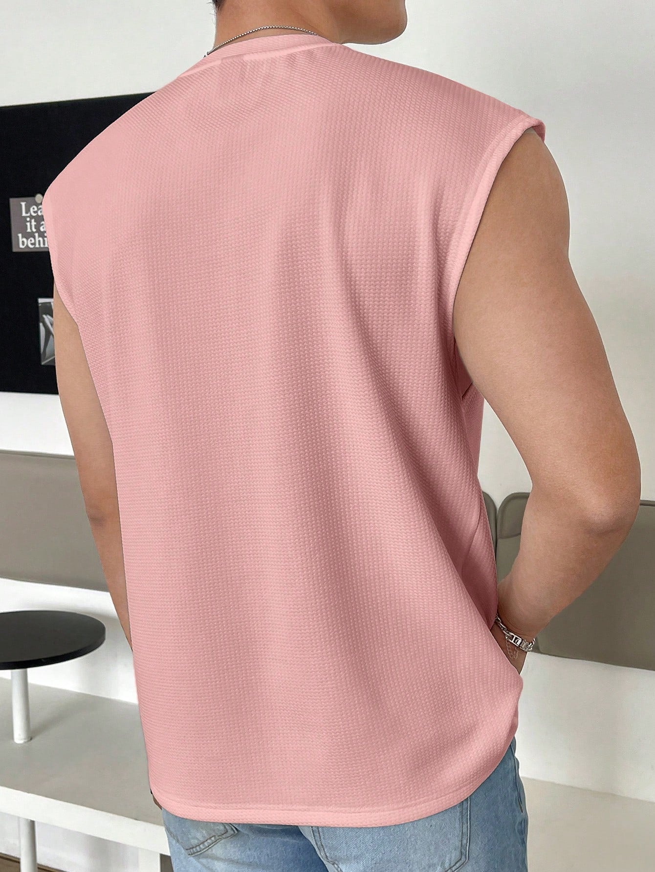 Camiseta Regata Masculina Alças Largas Detalhe Texturizado Camiseta Regata Masculina Alças Largas Detalhe Texturizado