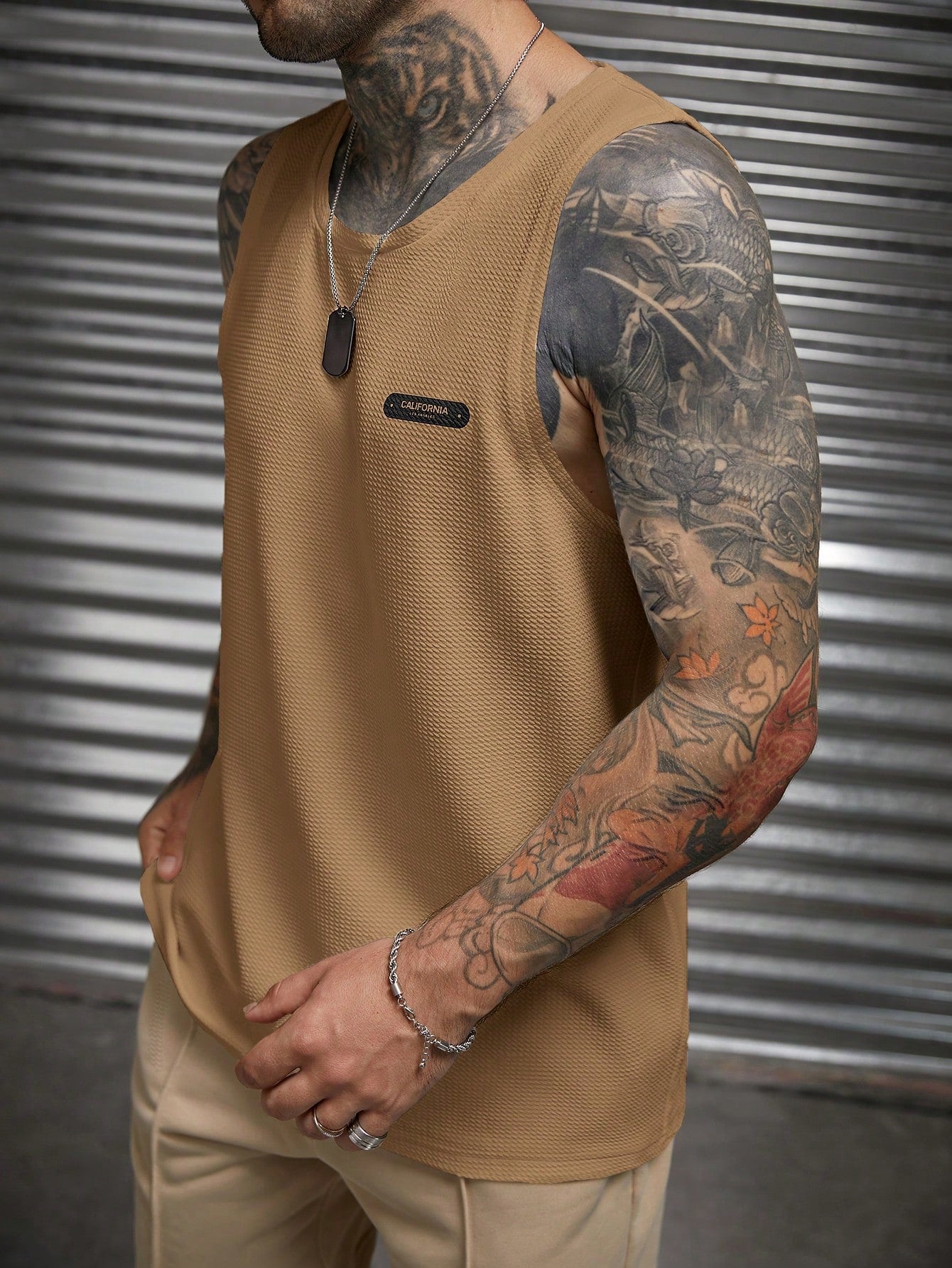 Camiseta Regata Masculina Casual Tricotada Patch Letra Camiseta Regata Masculina Casual Tricotada Patch Letra