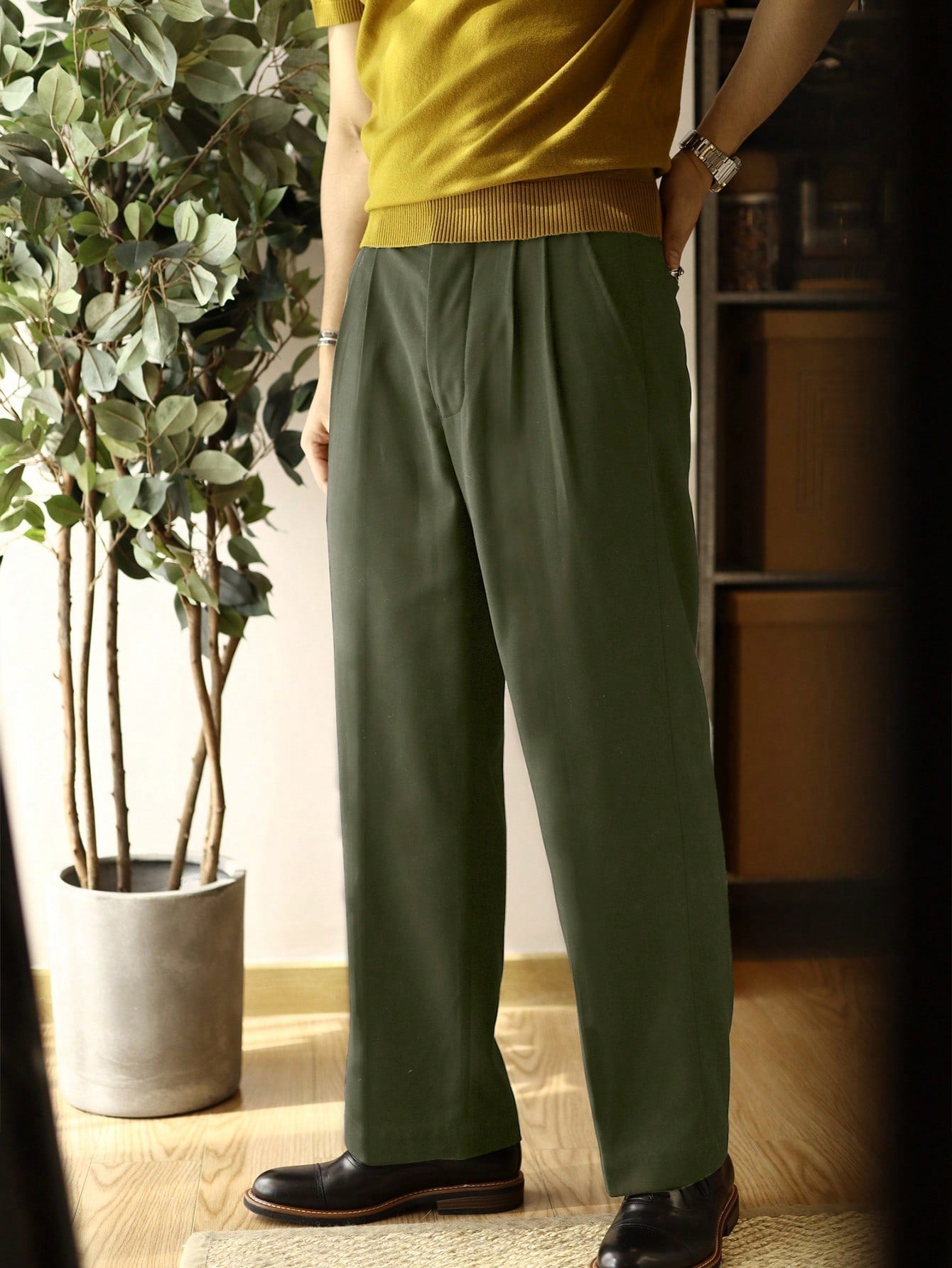 Calça Masculina Alfaiataria Com Pregas E Corte Reto Elegante Calça Masculina Alfaiataria Com Pregas E Corte Reto