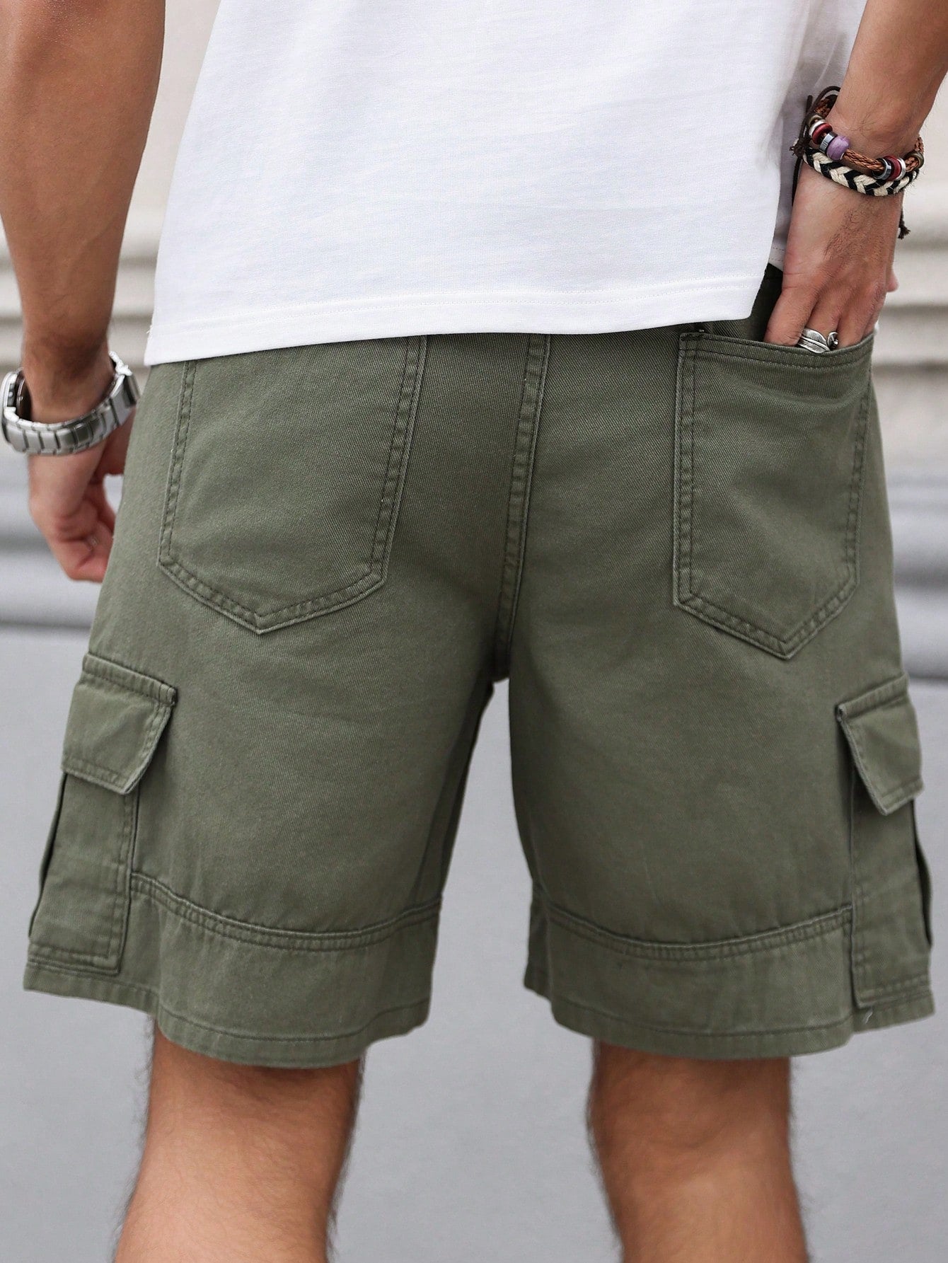 Shorts Masculino Jeans Cargo Com Bolsos Laterais Funcionais Shorts Masculino Jeans Cargo Com Bolsos Laterais Funcionais