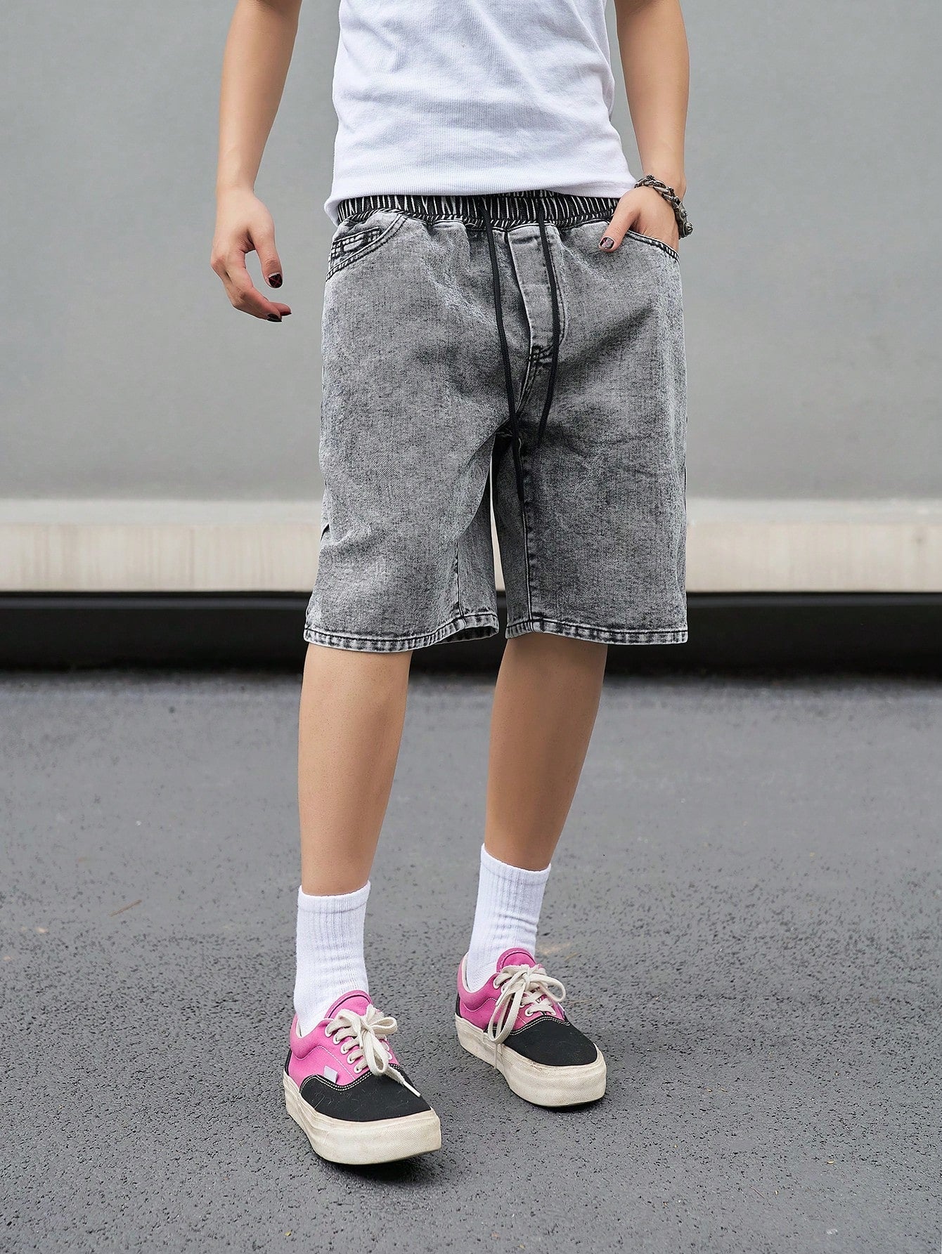 Bermuda Masculina Jeans Reta Com Bolsos E Caimento Solto Bermuda Masculina Jeans Reta Com Bolsos E Caimento Solto