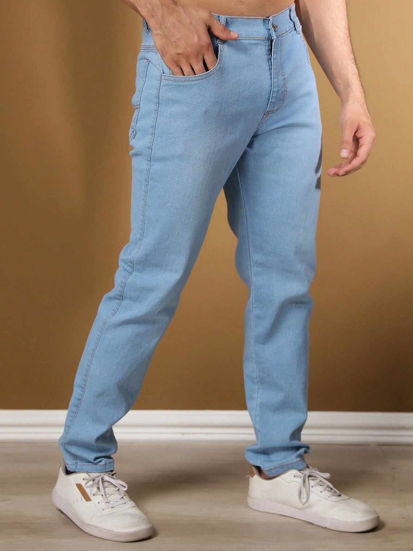 Calça Masculina Jeans Slim Fit Costura Contrastante E Ajuste Moderno Lavagem Clara / PP Calça Masculina Social Slim Fit