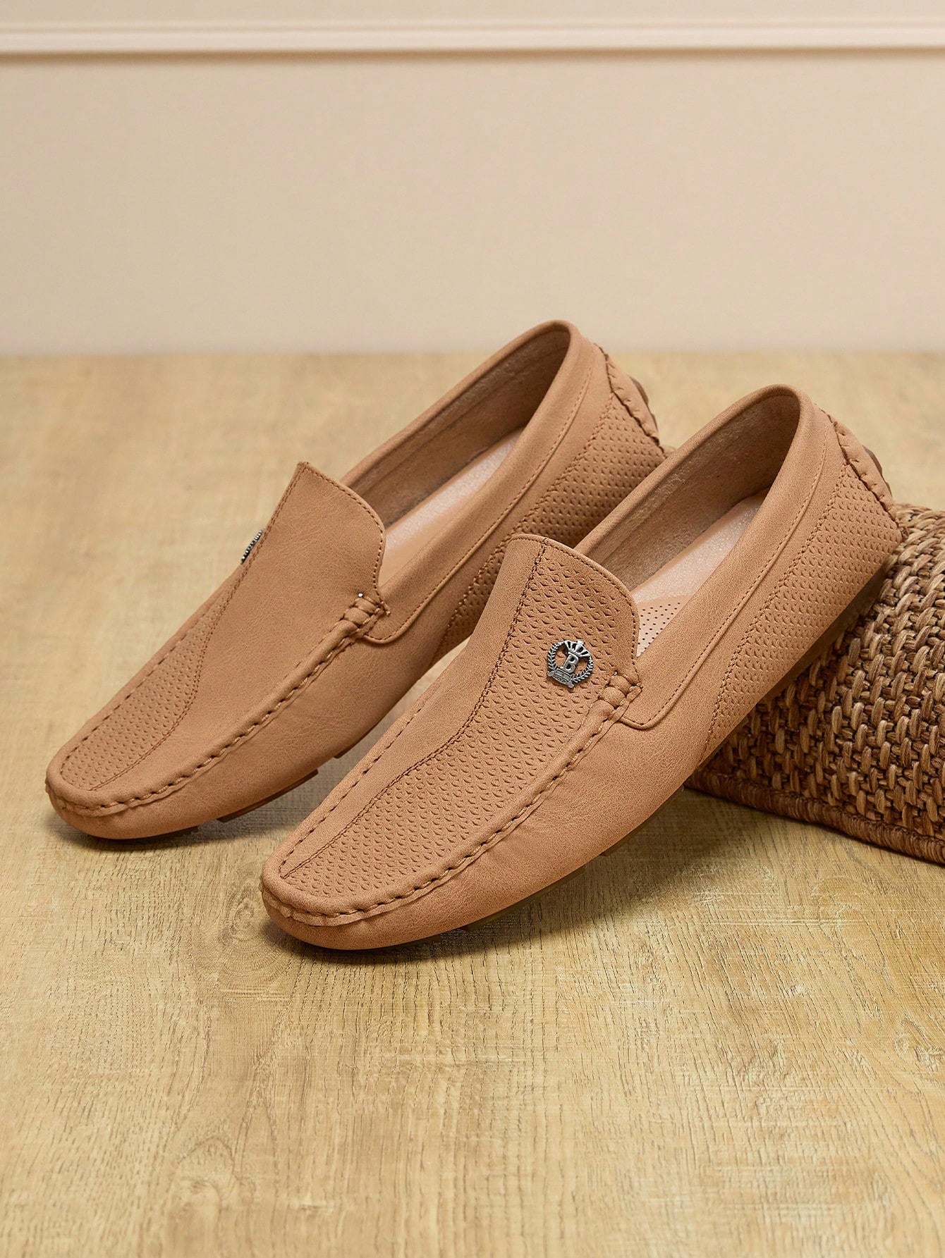 Mocassim Masculino Texturizado Casual Com Detalhe Metálico Marrom Claro / 36 Sapato Masculino Loafer Casual Elegante