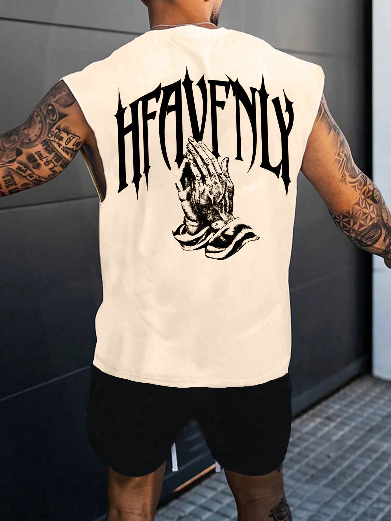 Camiseta Regata Masculina Oversized Estampa Orando Caqui / PP Camiseta Regata Masculina Oversized Estampa Orando