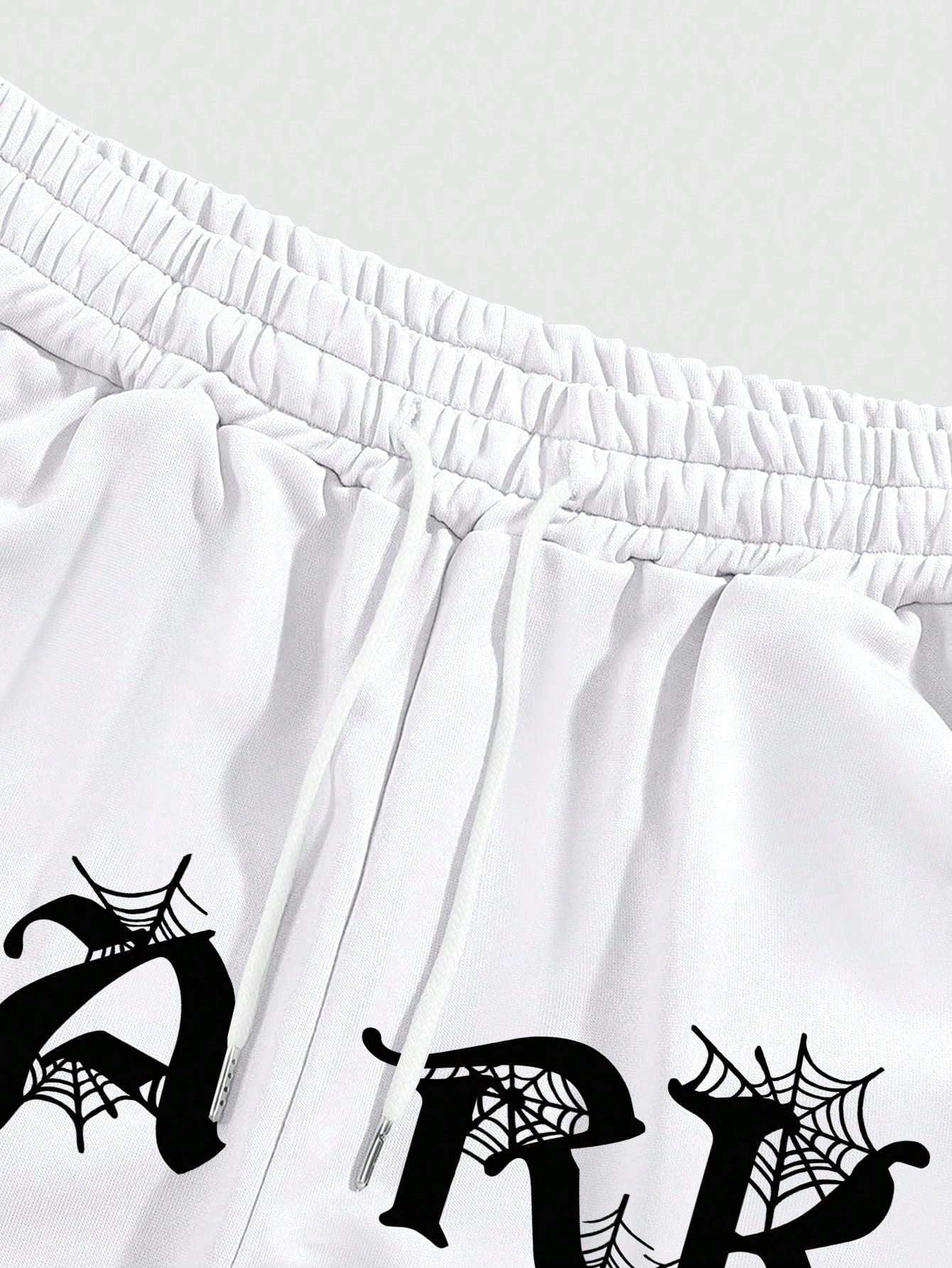 Calça Masculina Cargo Oversized Com Estampa Dark E Teia Calça Masculina Cargo Oversized Com Estampa Dark E Teia