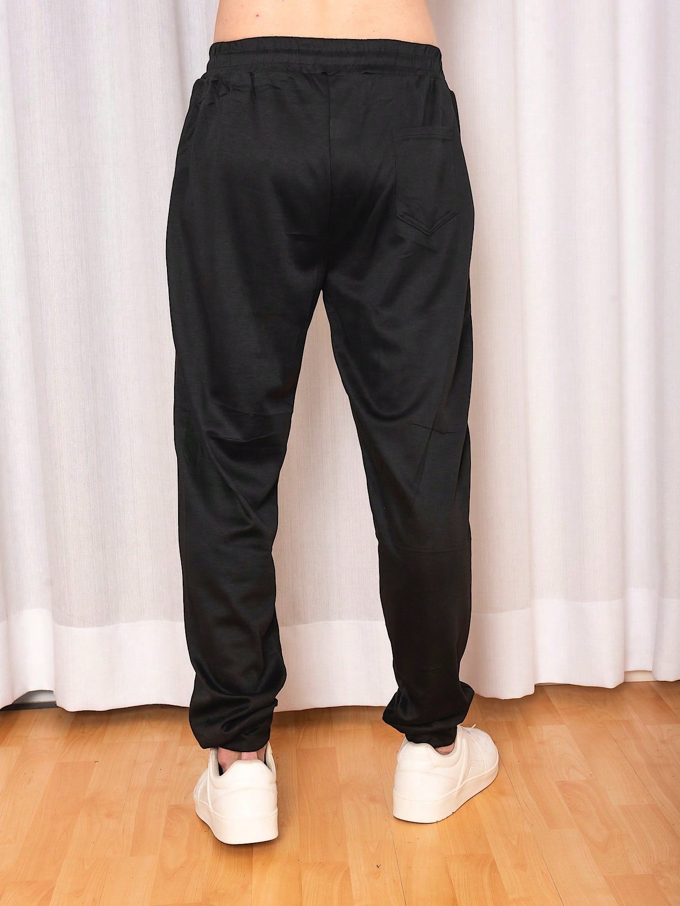 Calça Masculina Jogger Com Recortes E Cós Ajustável Calça Masculina Jogger Com Recortes E Cós Ajustável