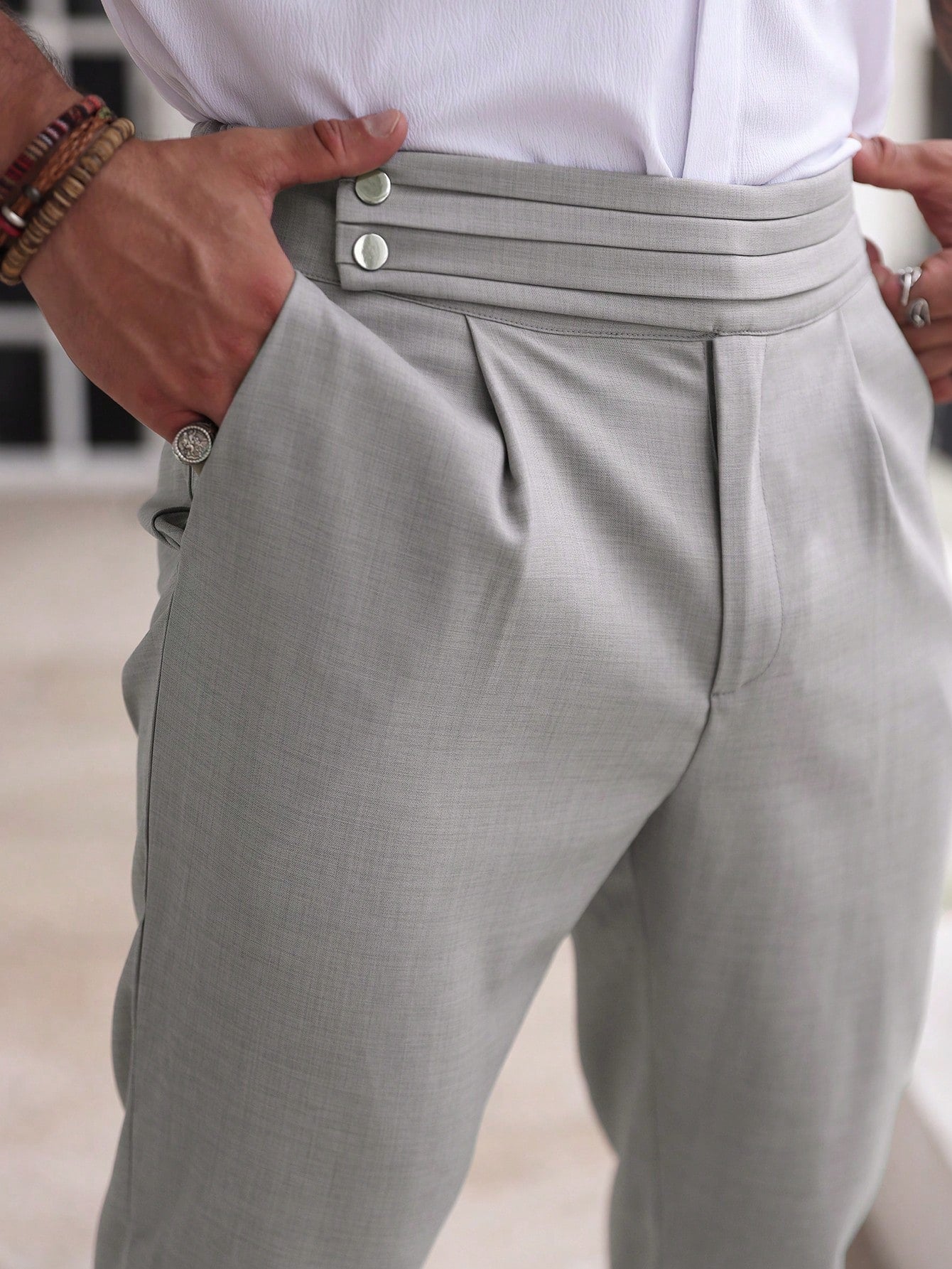 Calça Masculina Social Com Cintura Alta E Detalhe De Pregas Calça Masculina Social Com Cintura Alta E Detalhe De Pregas