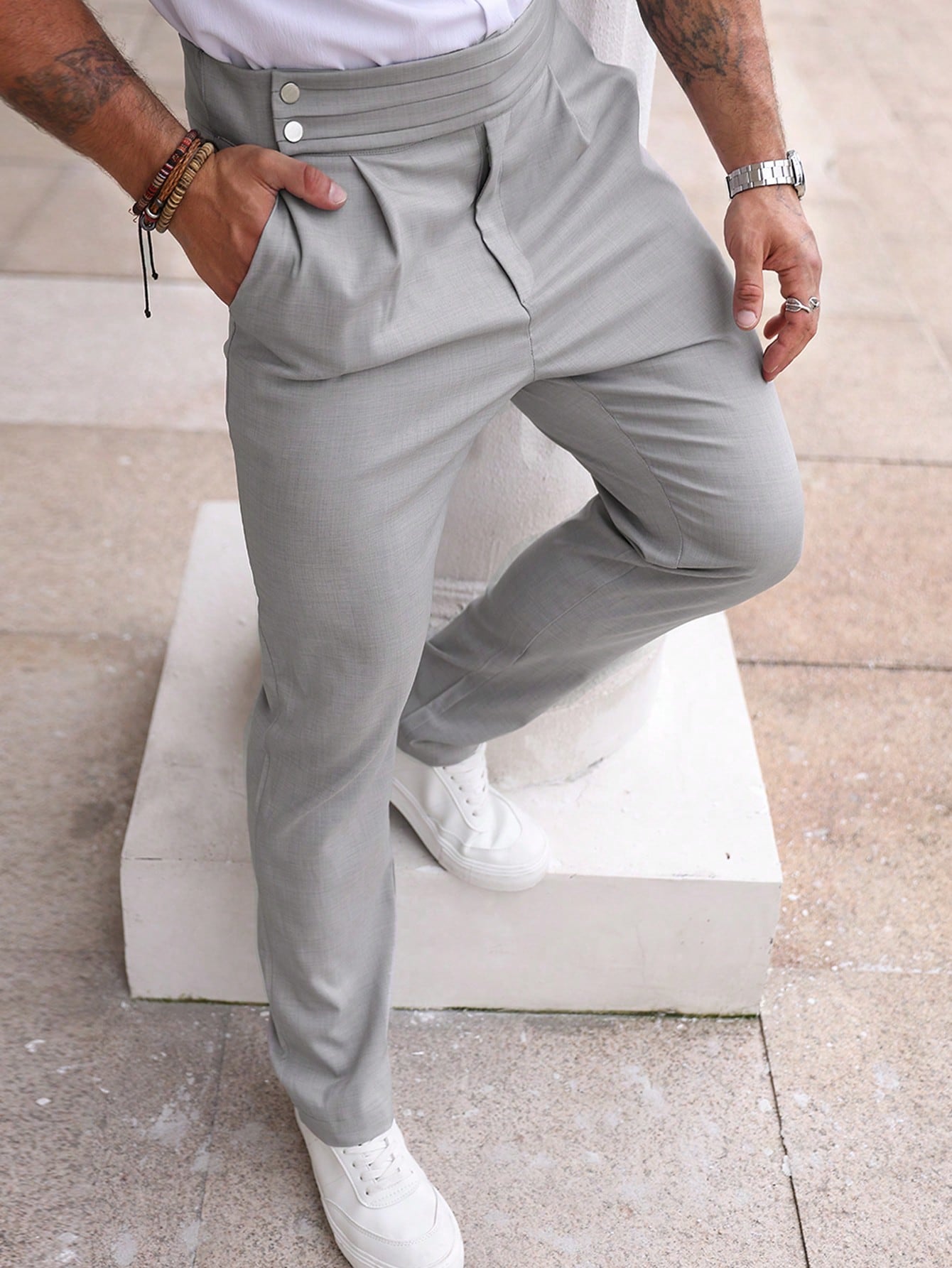 Calça Masculina Social Com Cintura Alta E Detalhe De Pregas Calça Masculina Social Com Cintura Alta E Detalhe De Pregas