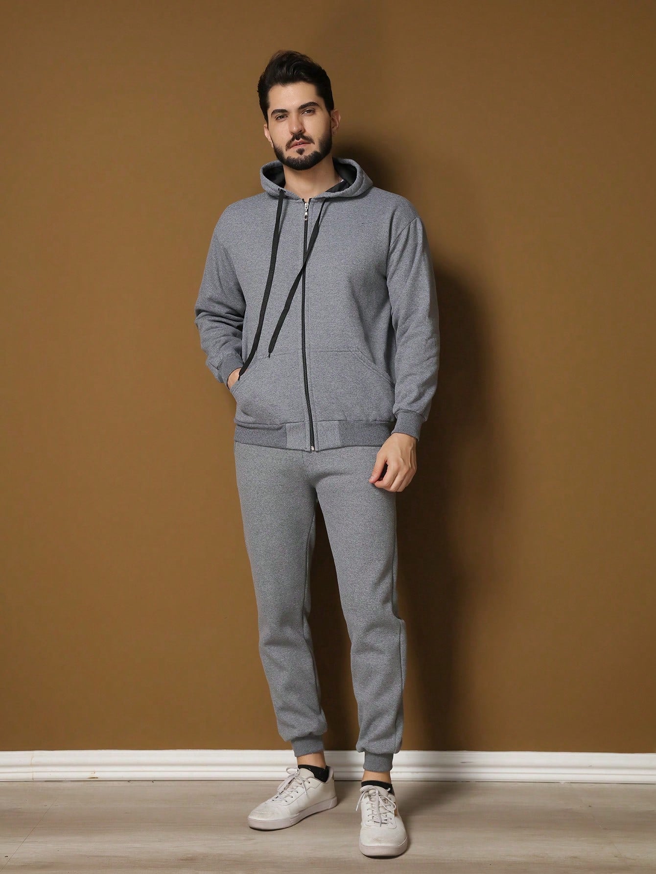 Conjunto Masculino Moletom Com Capuz E Calça Jogger Tradicional Chumbo / PP Conjunto Masculino Moletom Com Capuz E