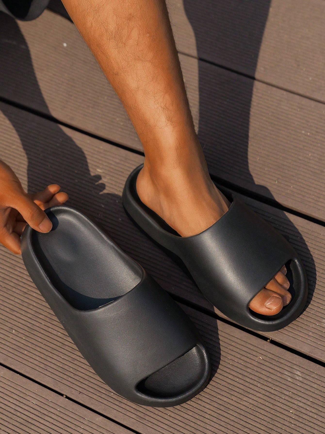 Chinelo Masculino Slide Minimalista Solado Grosso Antiderrapante Chinelo Masculino Slide Minimalista Solado Grosso