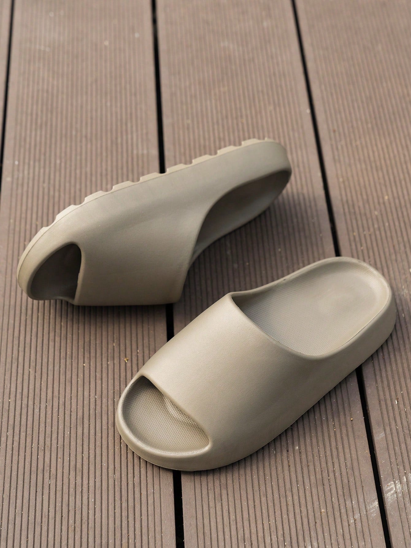 Chinelo Masculino Slide Minimalista Solado Grosso Antiderrapante Chinelo Masculino Slide Minimalista Solado Grosso