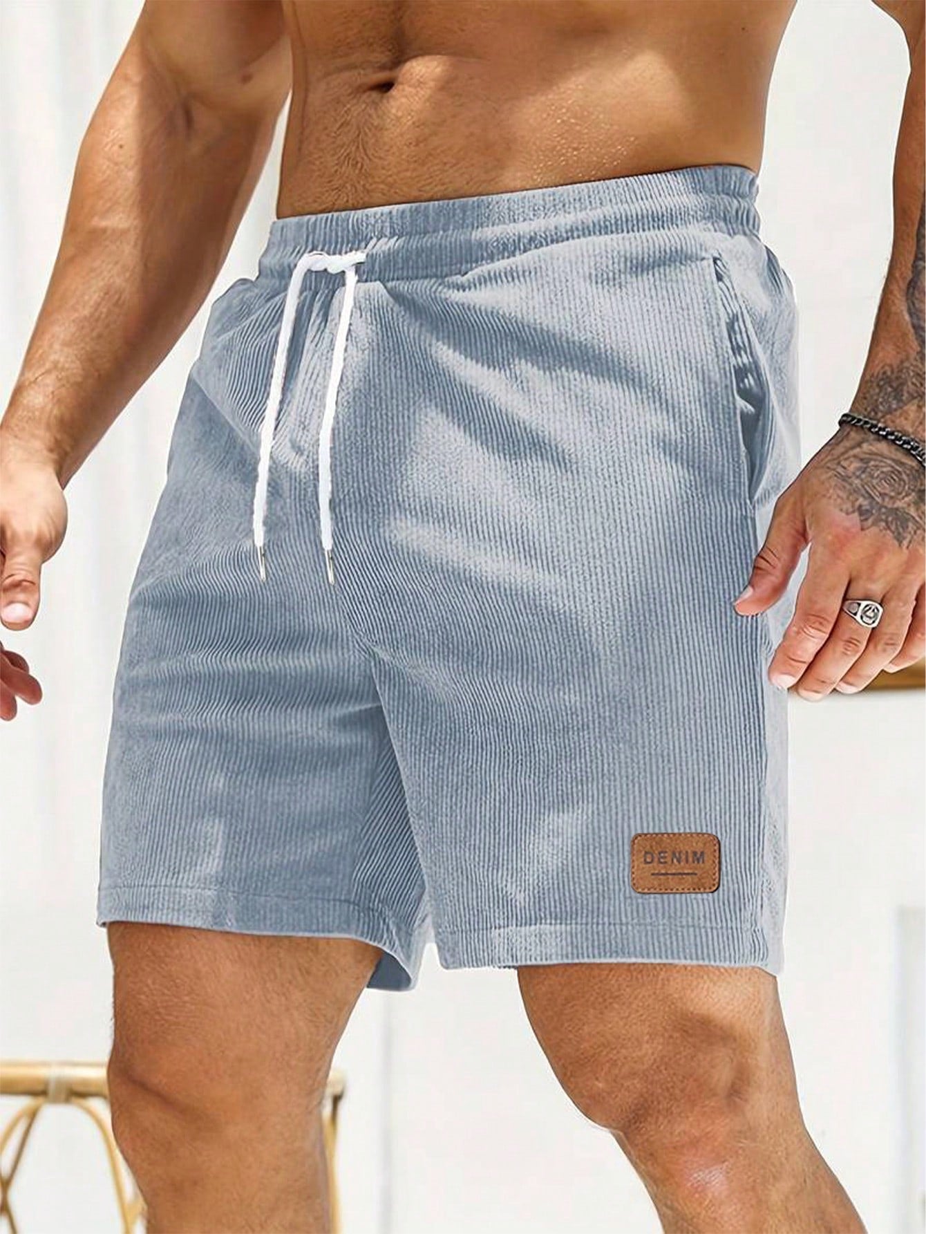 Shorts Masculino Em Veludo Cotelê Com Cós Elástico E Cordão Shorts Masculino Em Veludo Cotelê Com Cós Elástico E Cordão