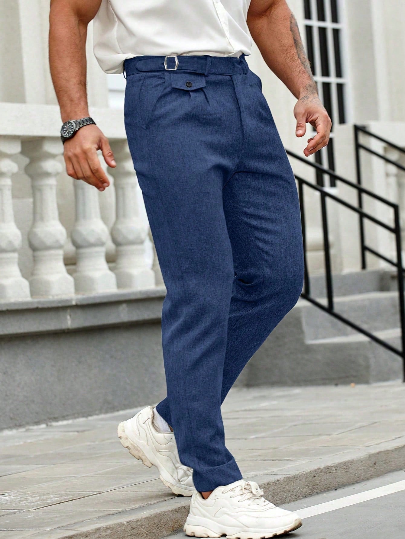 Calça Masculina Social Slim Fit Com Cós Alto E Pregas Frontais Calça Masculina Social Slim Fit Com Cós Alto E Pregas