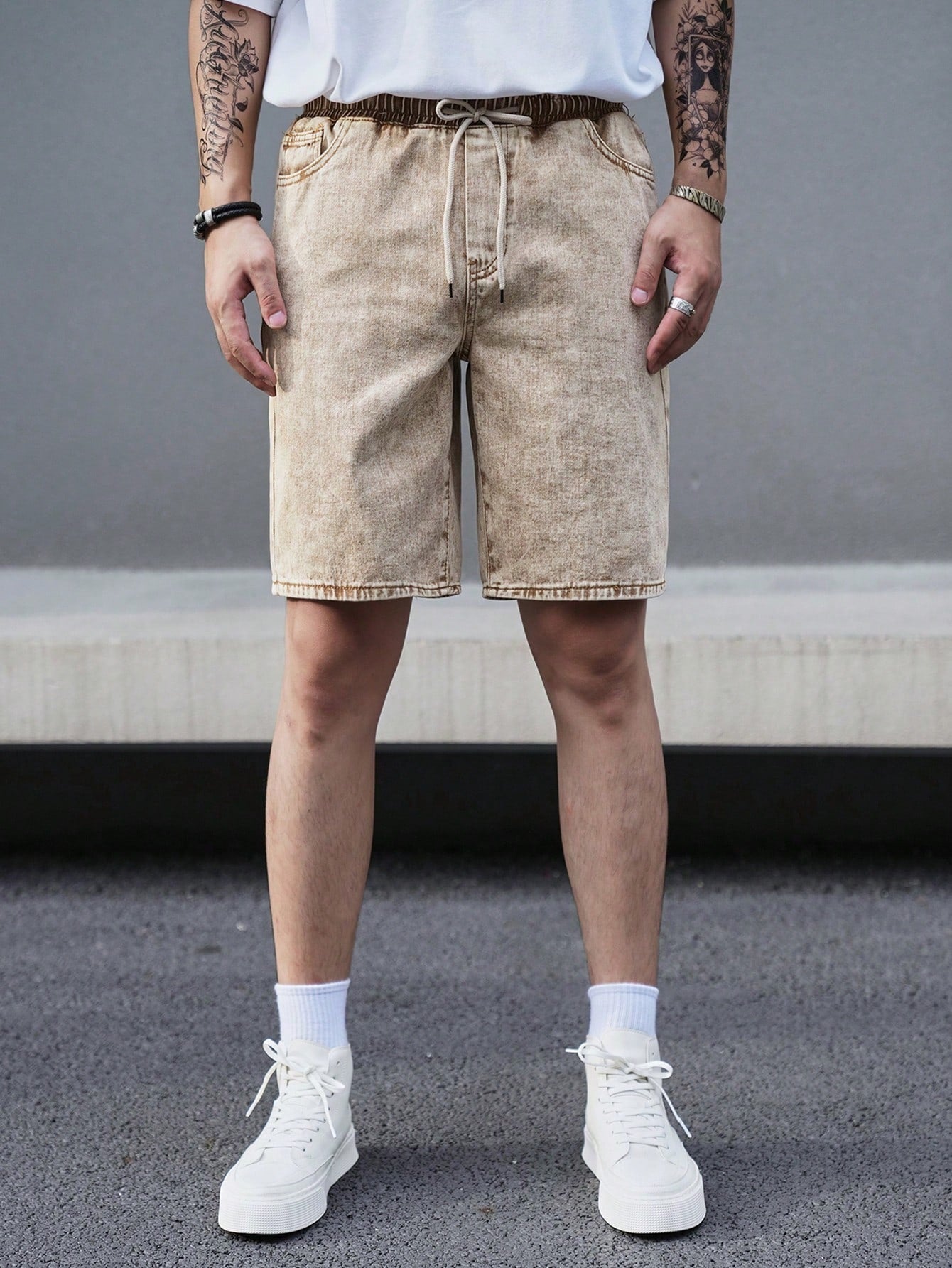 Bermuda Masculina Jeans Reta Com Bolsos E Caimento Solto Bermuda Masculina Jeans Reta Com Bolsos E Caimento Solto