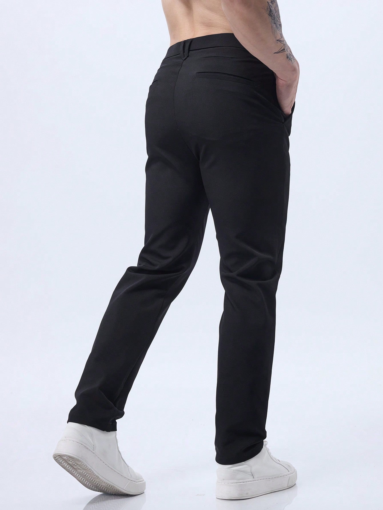 Calça Masculina Social Slim Fit Com Pregas Frontais E Cintura Alta Calça Masculina Social Slim Fit Com Pregas Frontais