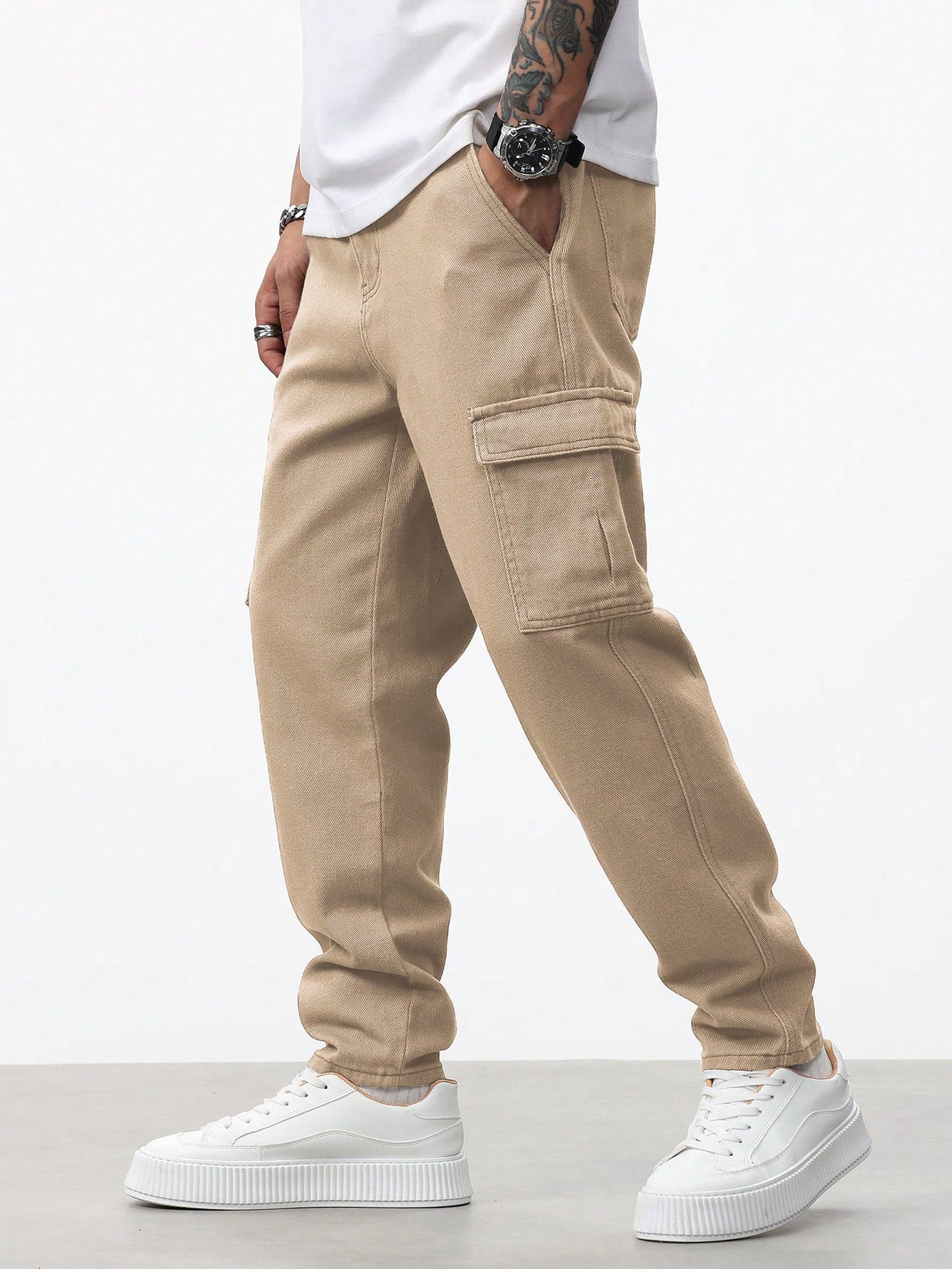 Calça Masculina Cargo Com Bolsos Laterais Com Aba E Estilo Funcional Caqui / PP Calça Masculina Cargo Com Bolsos