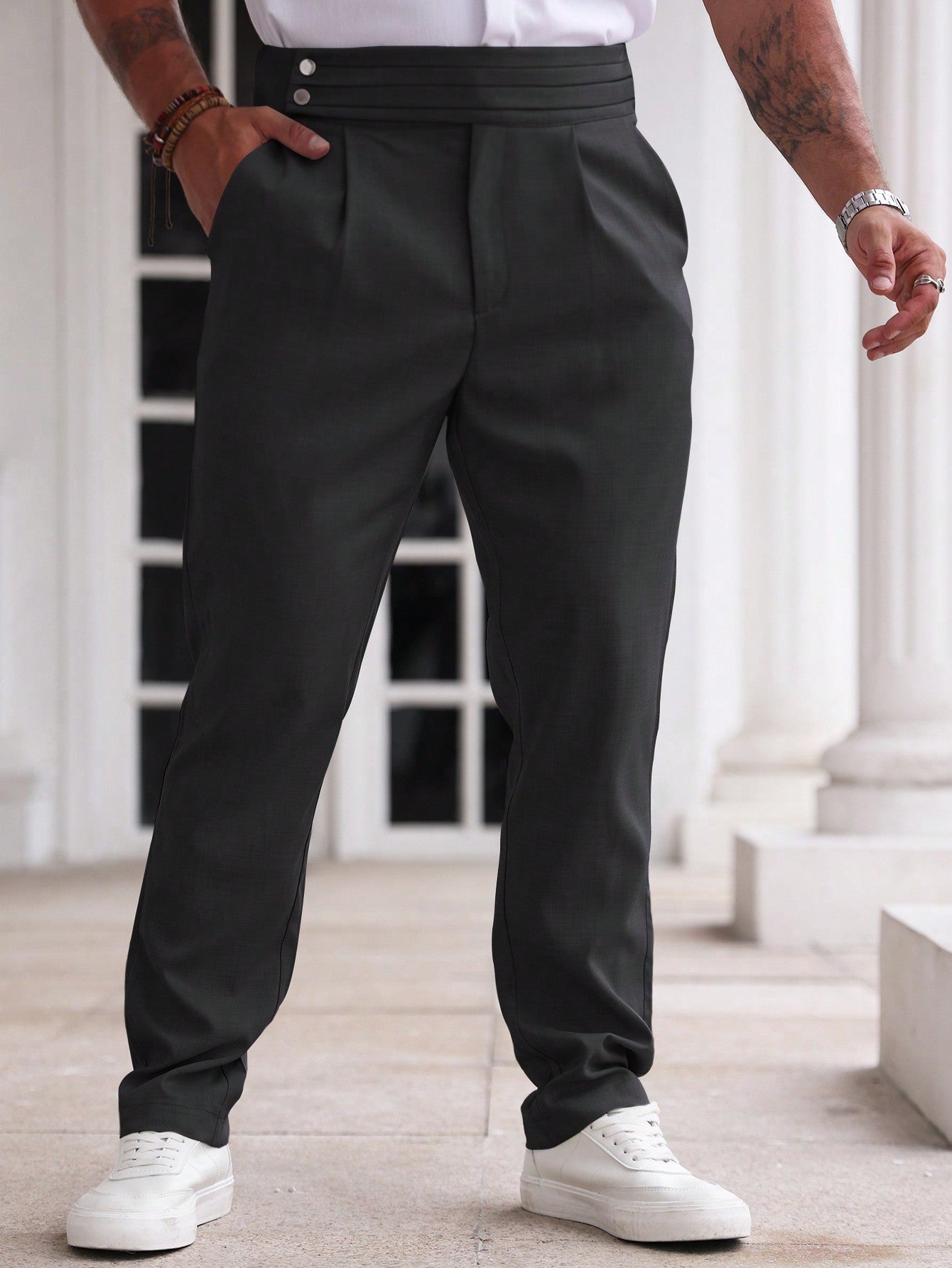 Calça Masculina Social Com Cintura Alta E Detalhe De Pregas Calça Masculina Social Com Cintura Alta E Detalhe De Pregas