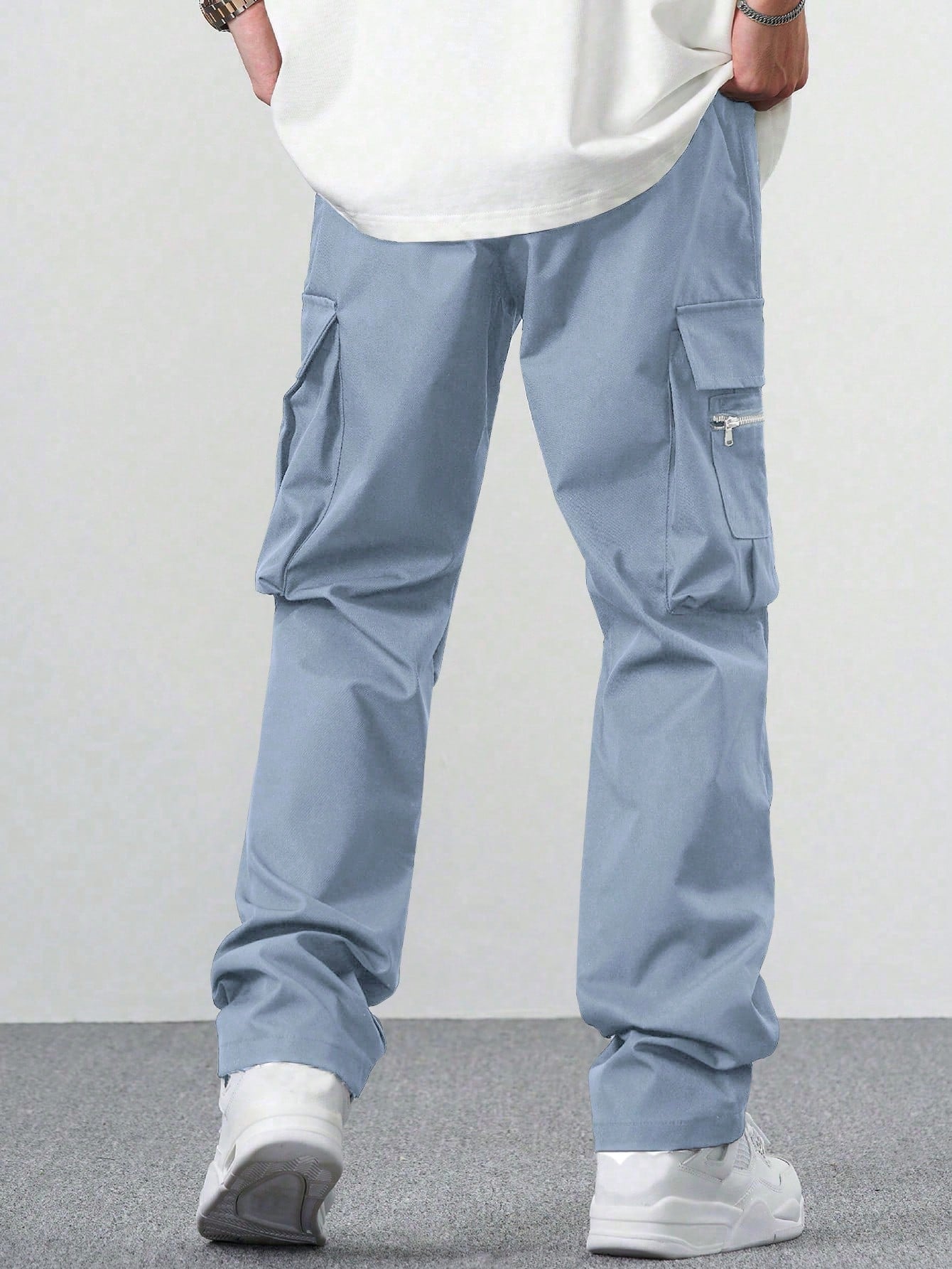 Calça Masculina Cargo Solta Bolsos Sobrepostos E Cintura Elástica Calça Masculina Cargo Solta Bolsos Sobrepostos E