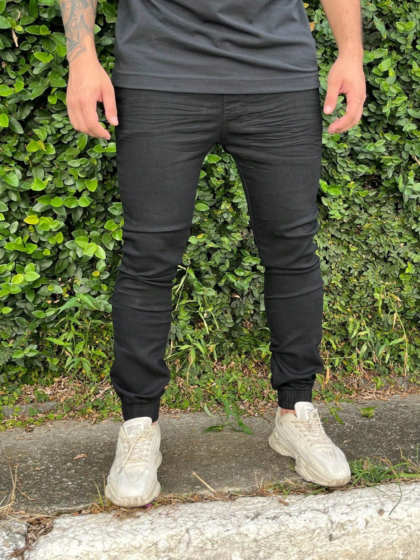Calça Masculina Jogger Slim Fit Com Elástico Na Barra Calça Masculina Jogger Slim Fit Com Elástico Na Barra