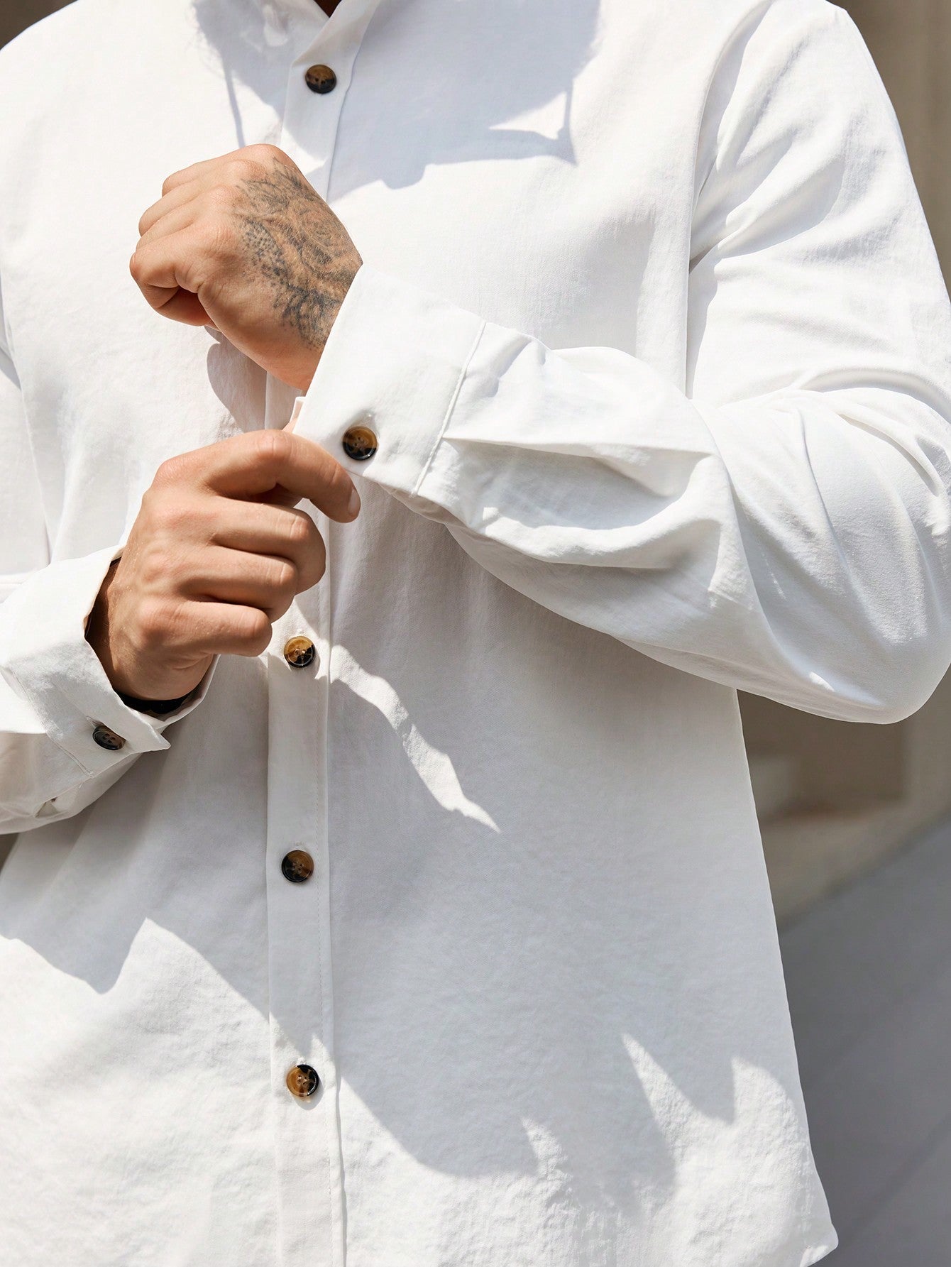 Conjunto Masculino Camisa De Botão E Calça Leve Minimalista Conjunto Masculino Camisa De Botão E Calça Leve Minimalista