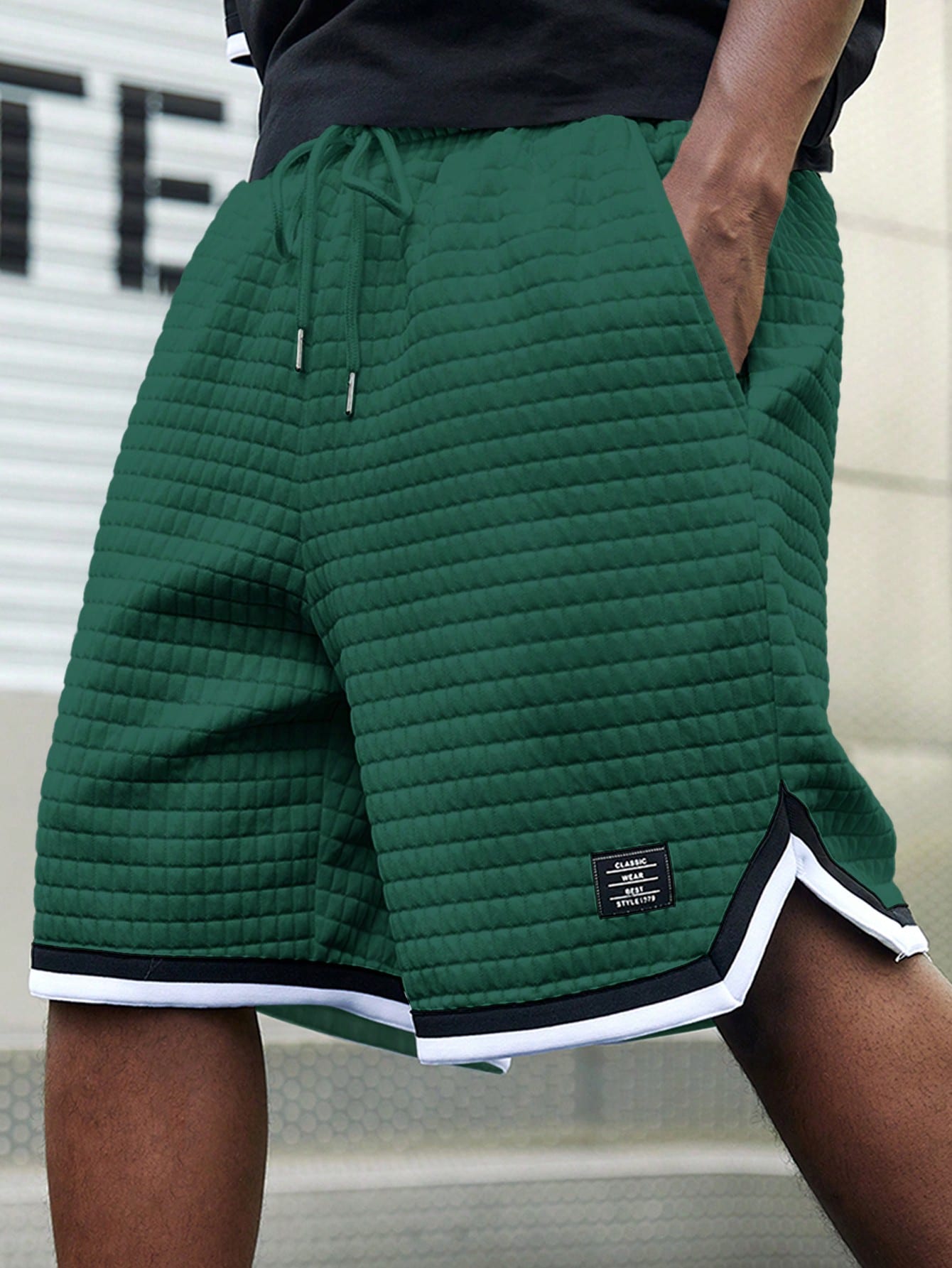 Shorts Masculino Matelassê Cós Ajustável E Detalhes Contrastantes Verde Escuro / PP Shorts Masculino Matelassê Cós